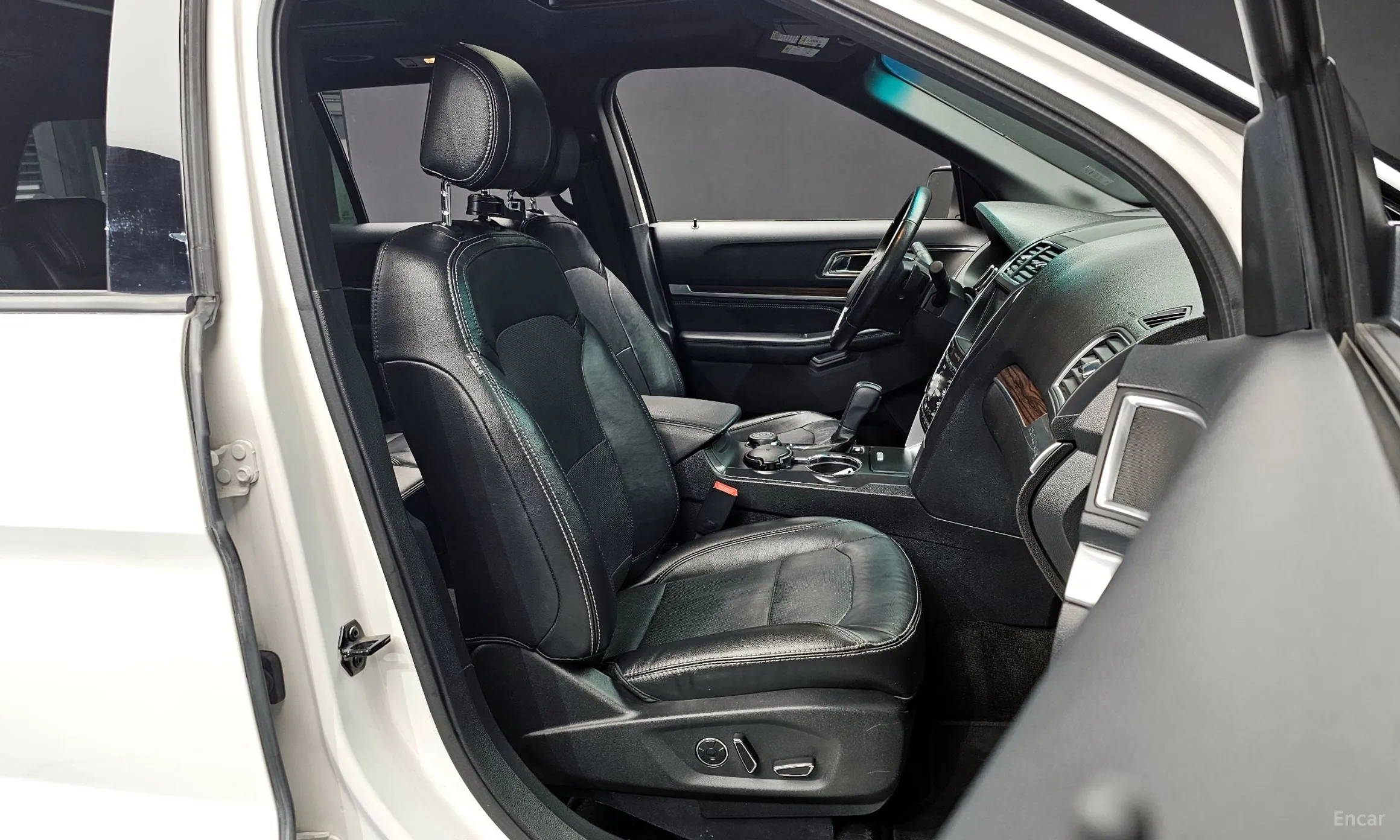 Ford Explorer превью 10