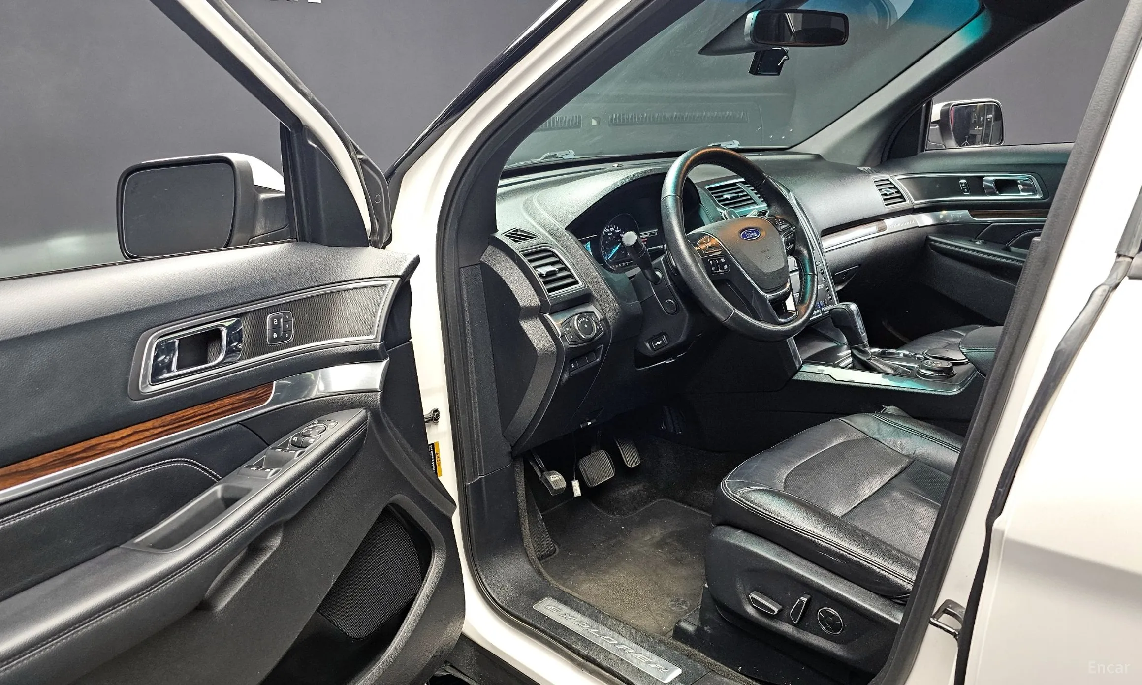 Ford Explorer превью 11