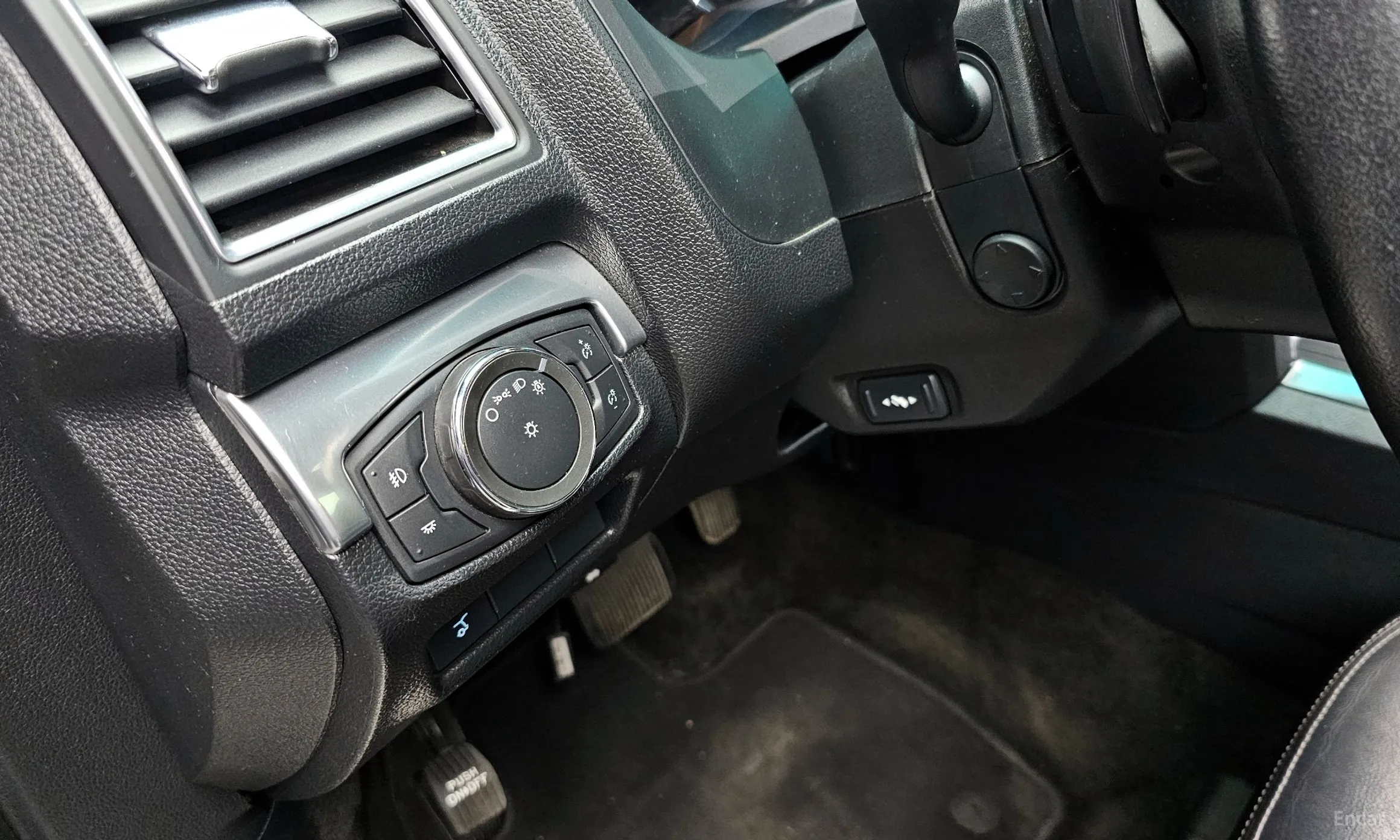 Ford Explorer превью 17