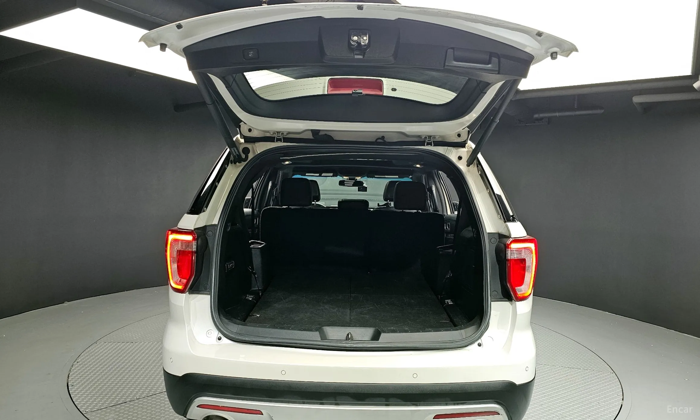Ford Explorer превью 20