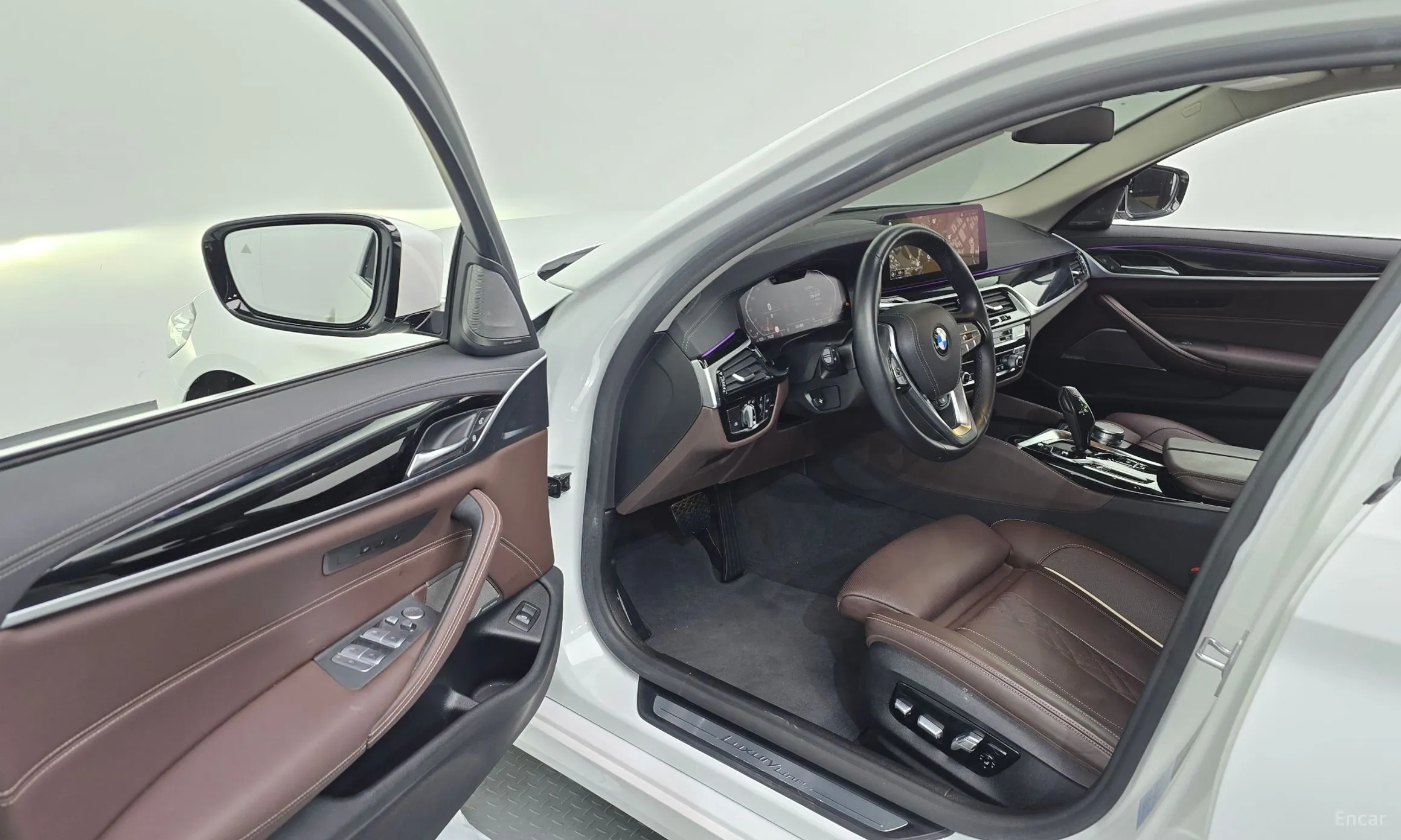 BMW 5 Series (G30) превью 10