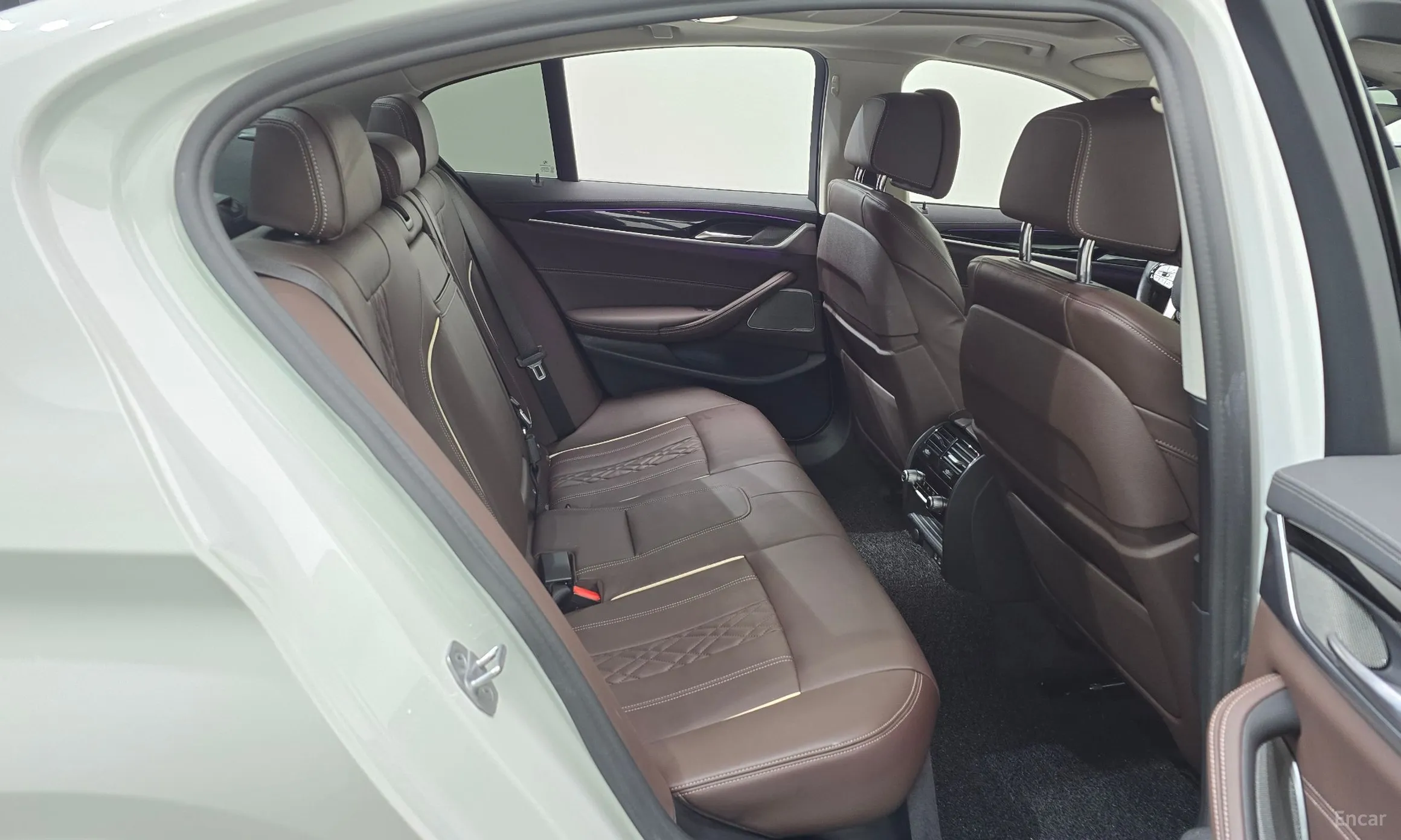 BMW 5 Series (G30) превью 12