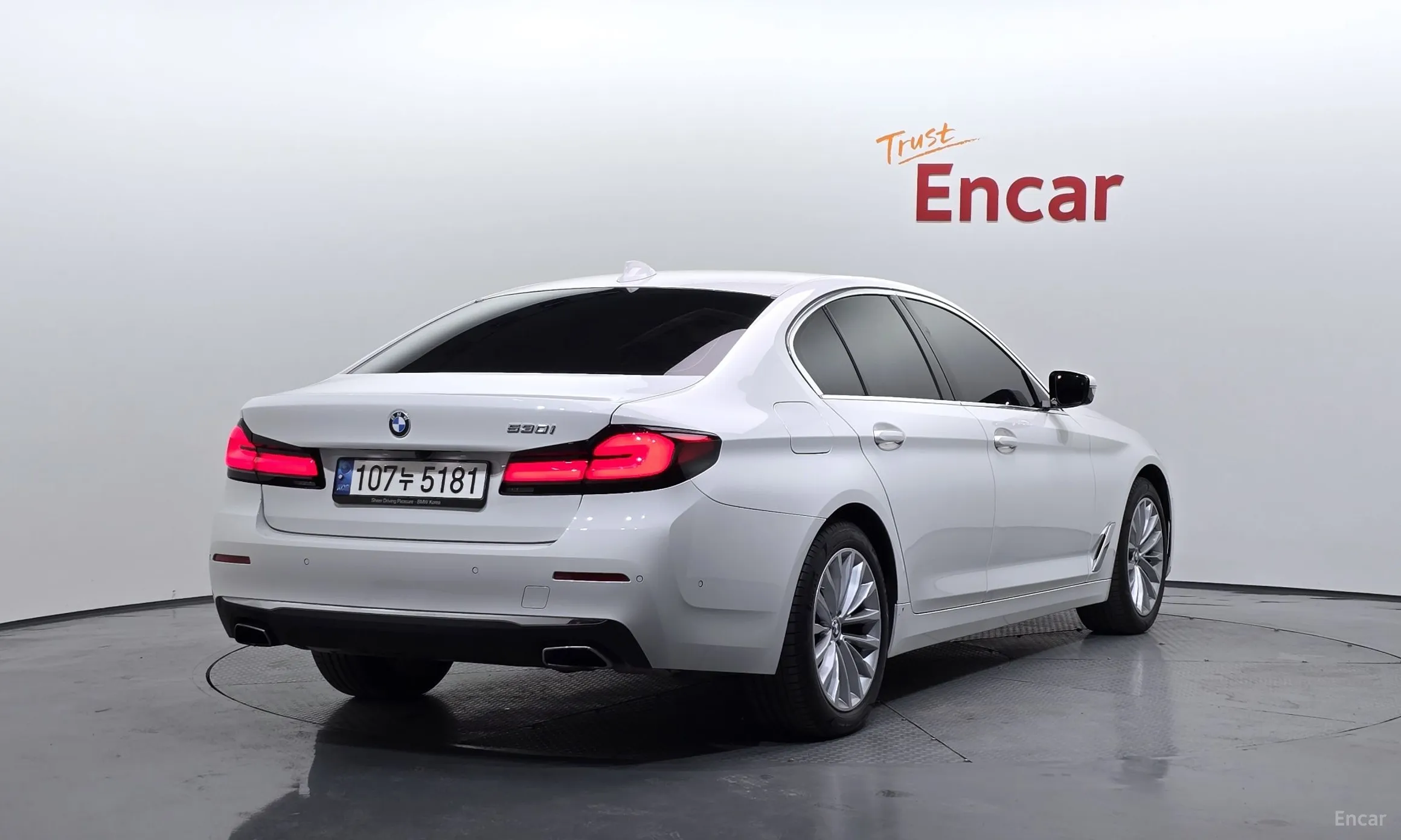 BMW 5 Series (G30) превью 2