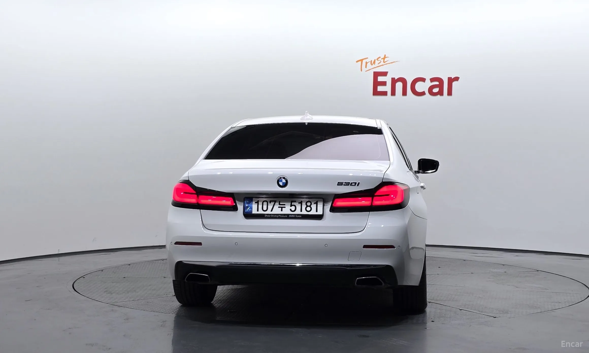BMW 5 Series (G30) превью 4