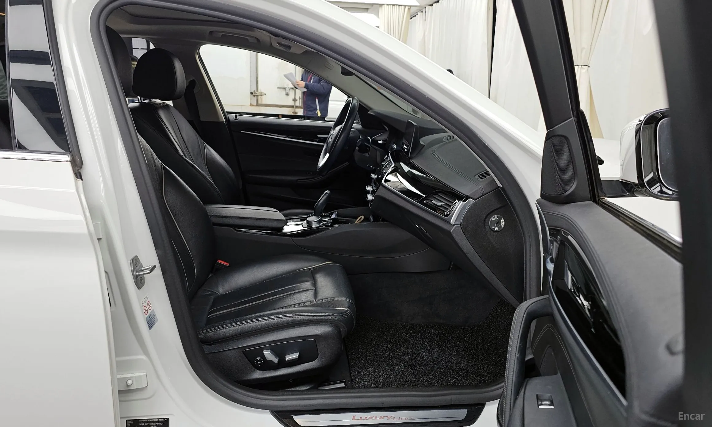 BMW 5 Series (G30) превью 11