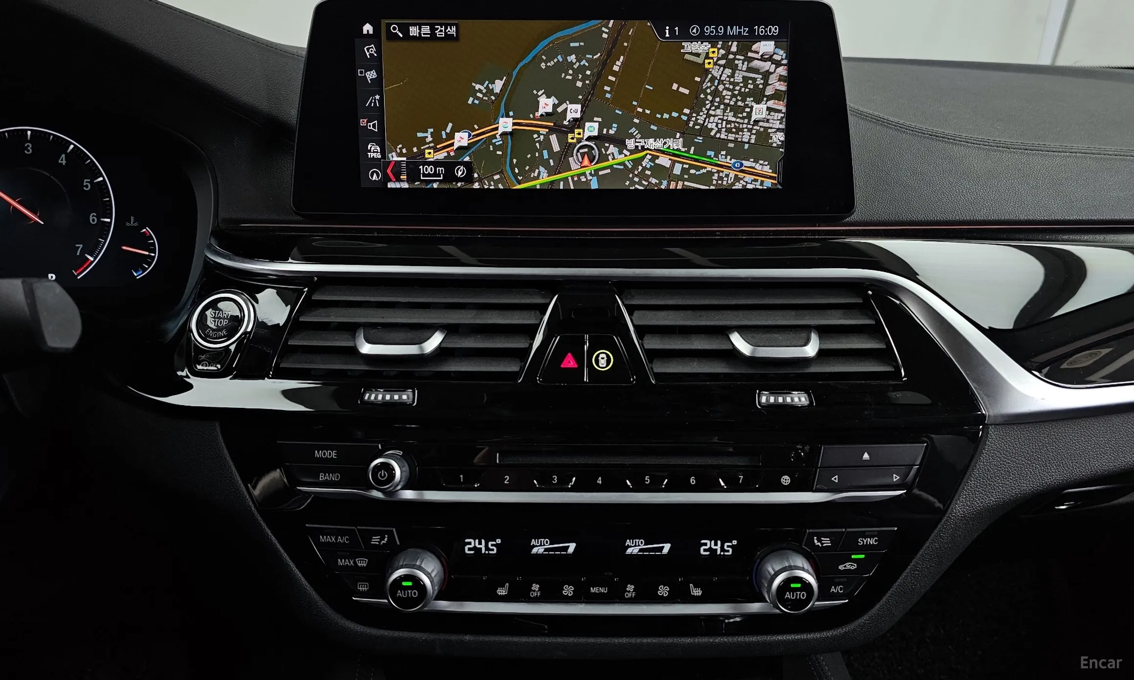 BMW 5 Series (G30) превью 14