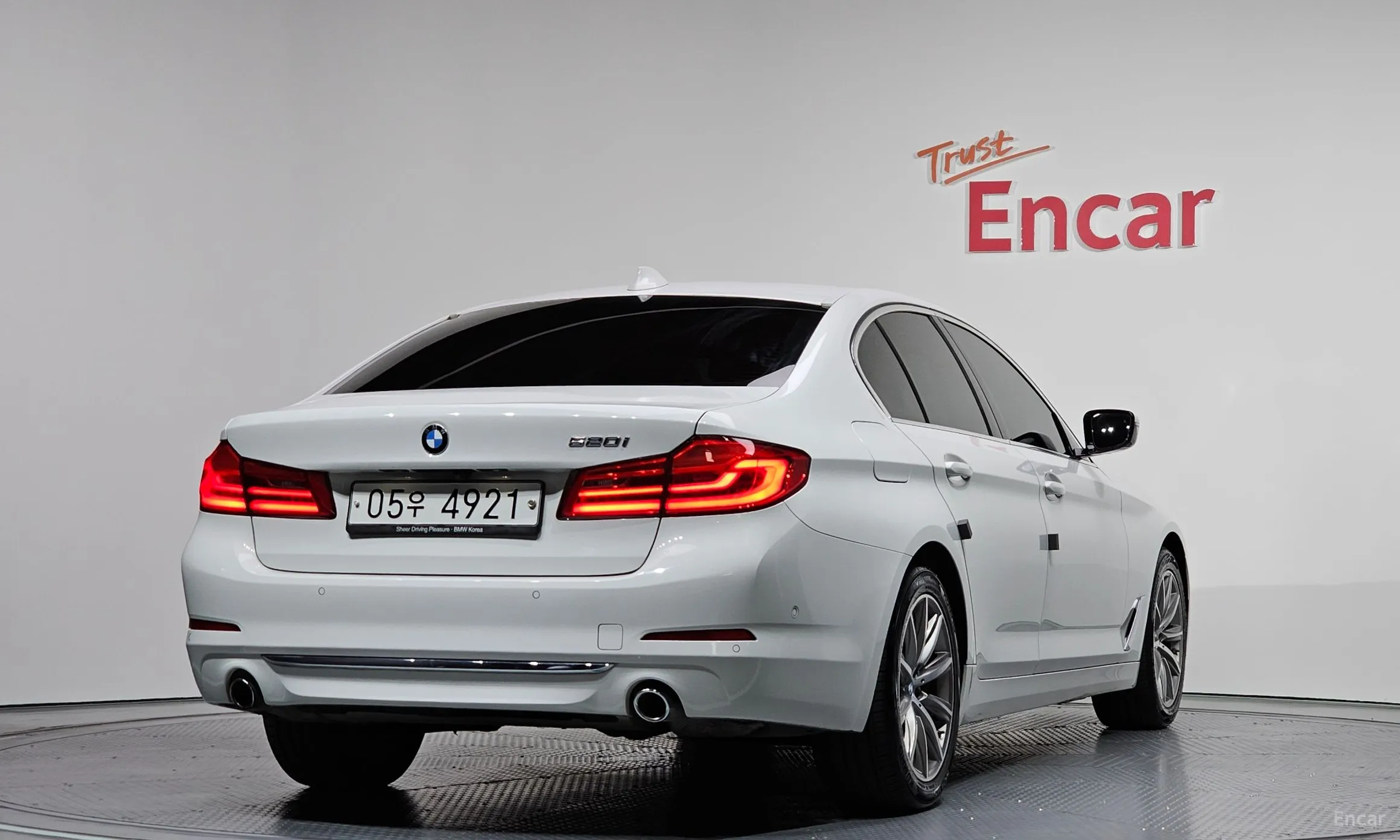 BMW 5 Series (G30) превью 2