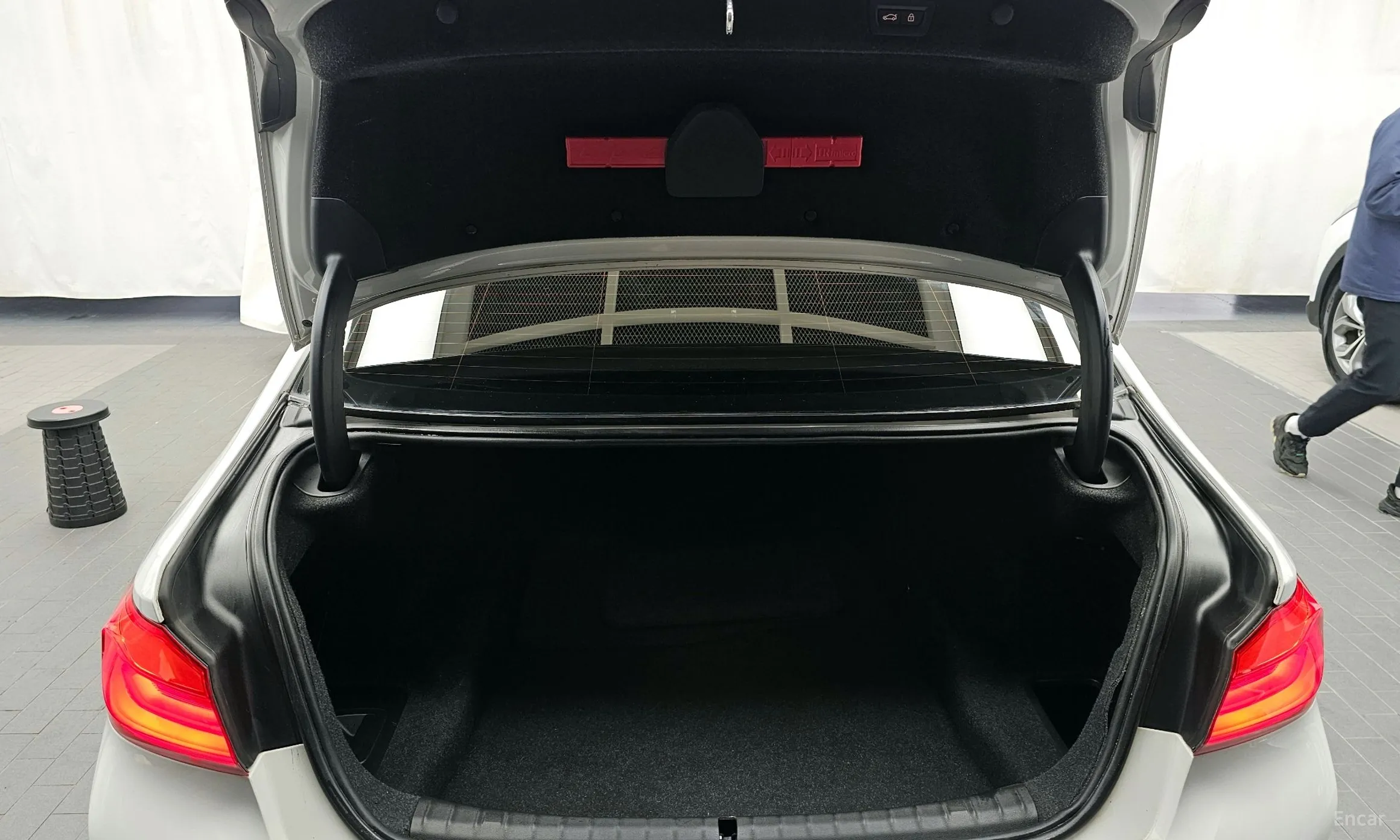 BMW 5 Series (G30) превью 20