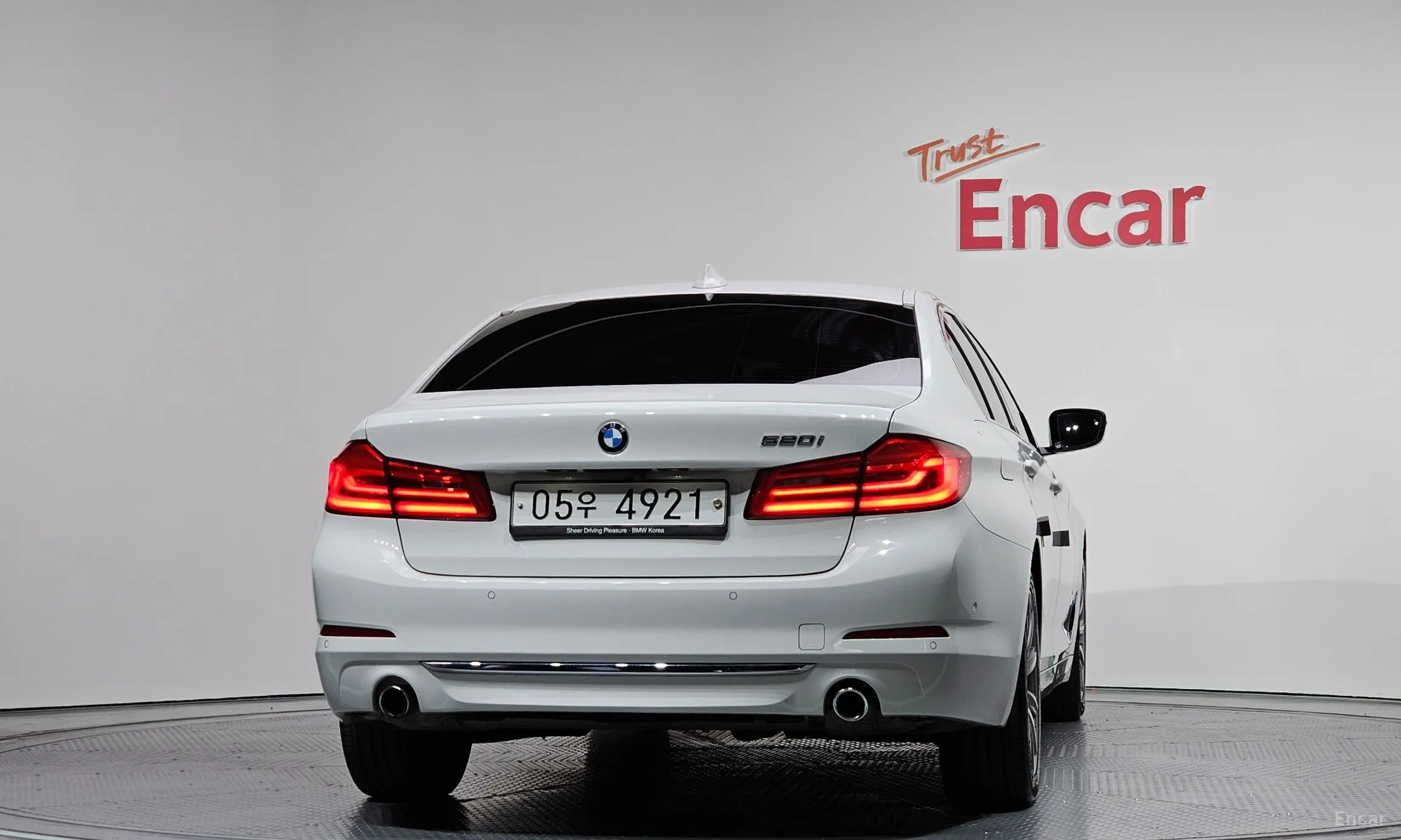 BMW 5 Series (G30) превью 4