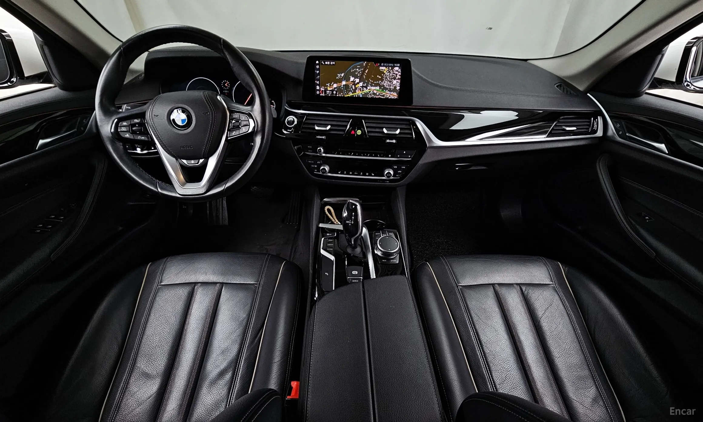BMW 5 Series (G30) превью 7