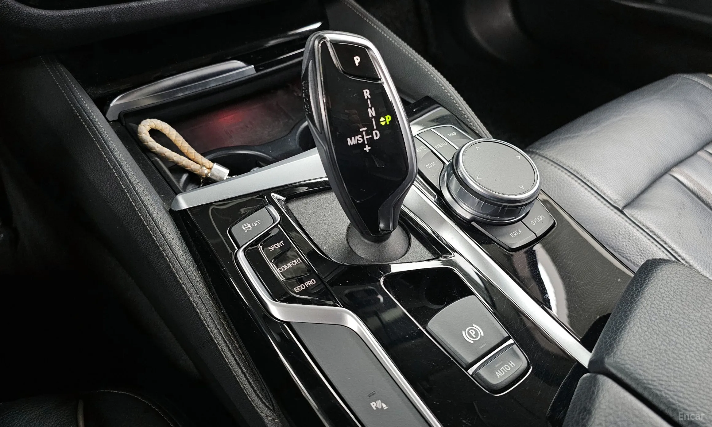 BMW 5 Series (G30) превью 9