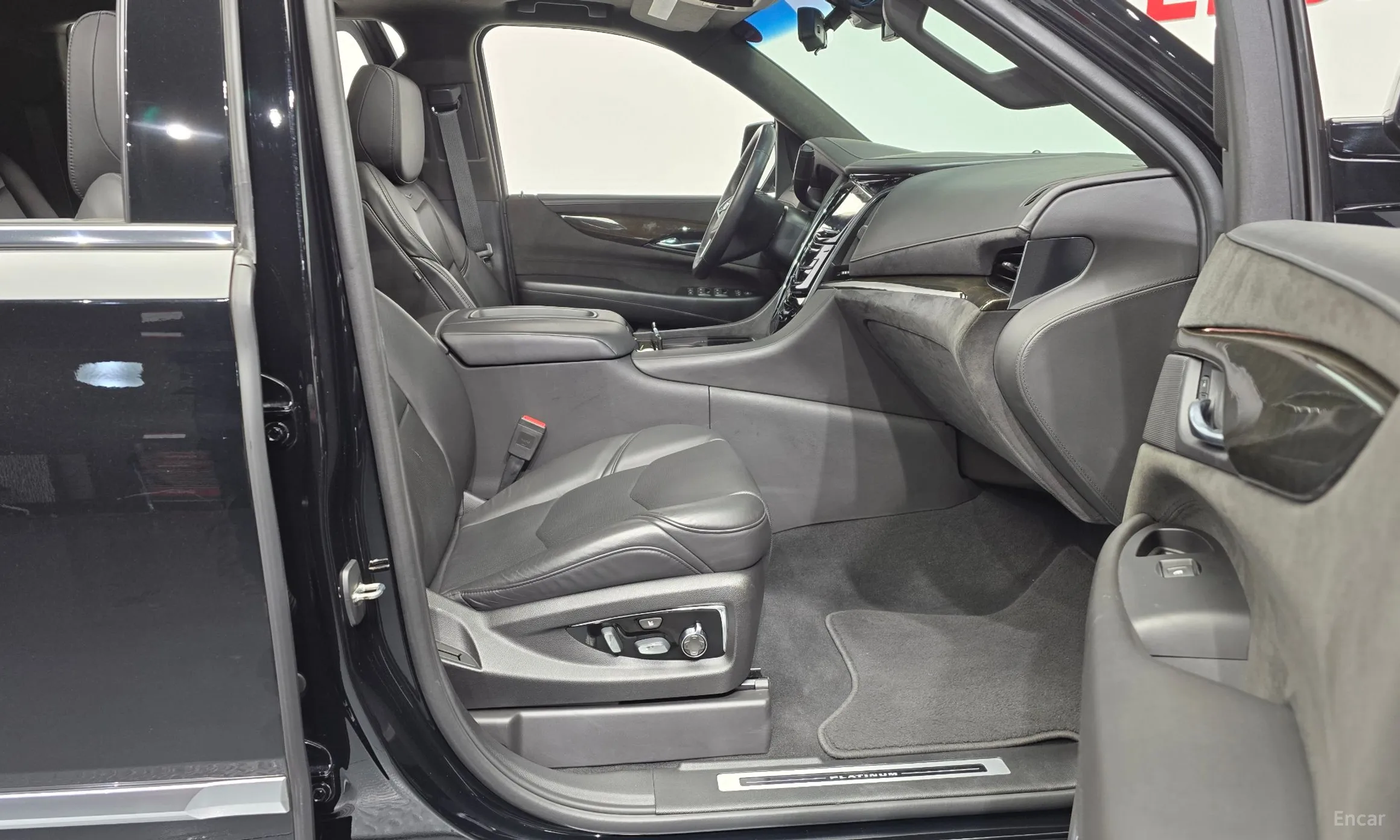 Cadillac Escalade превью 11