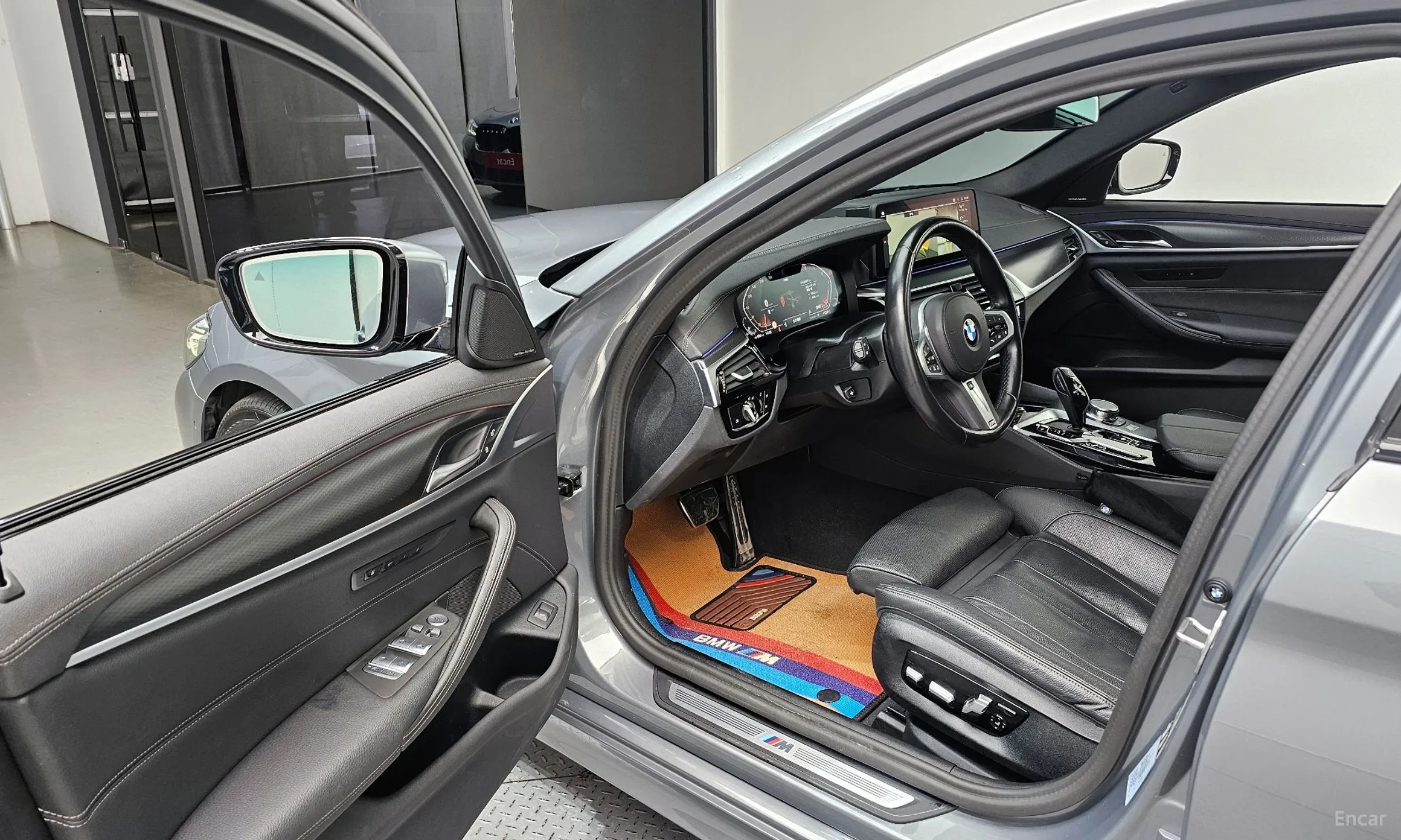 BMW 5 Series (G30) превью 10