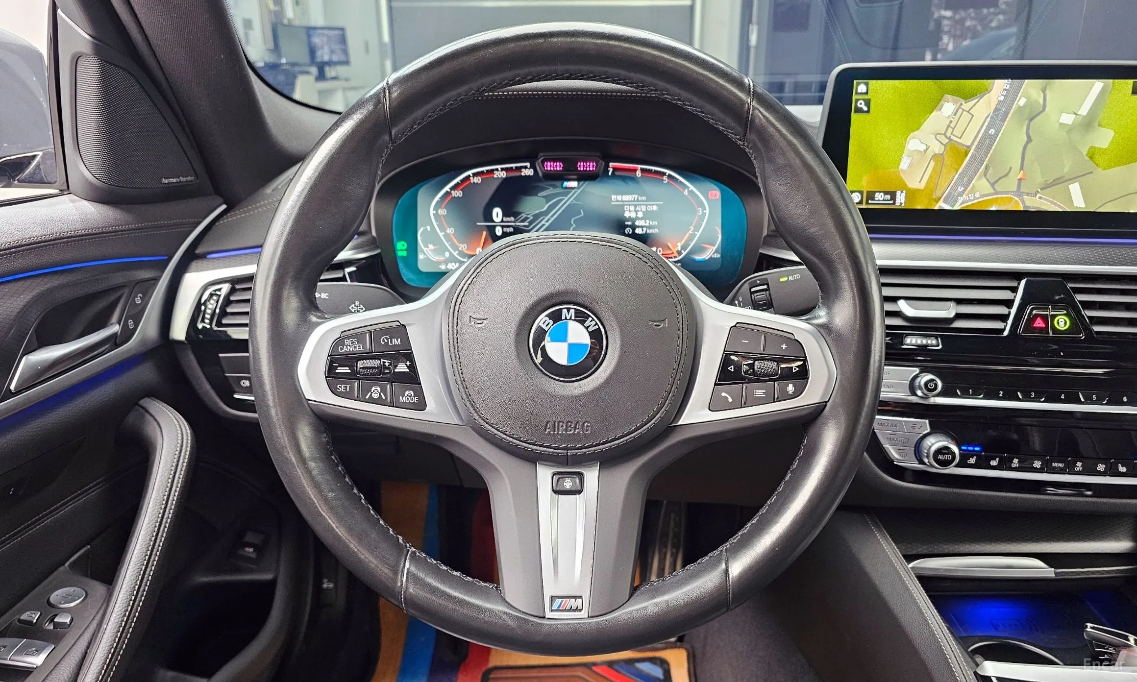 BMW 5 Series (G30) превью 14