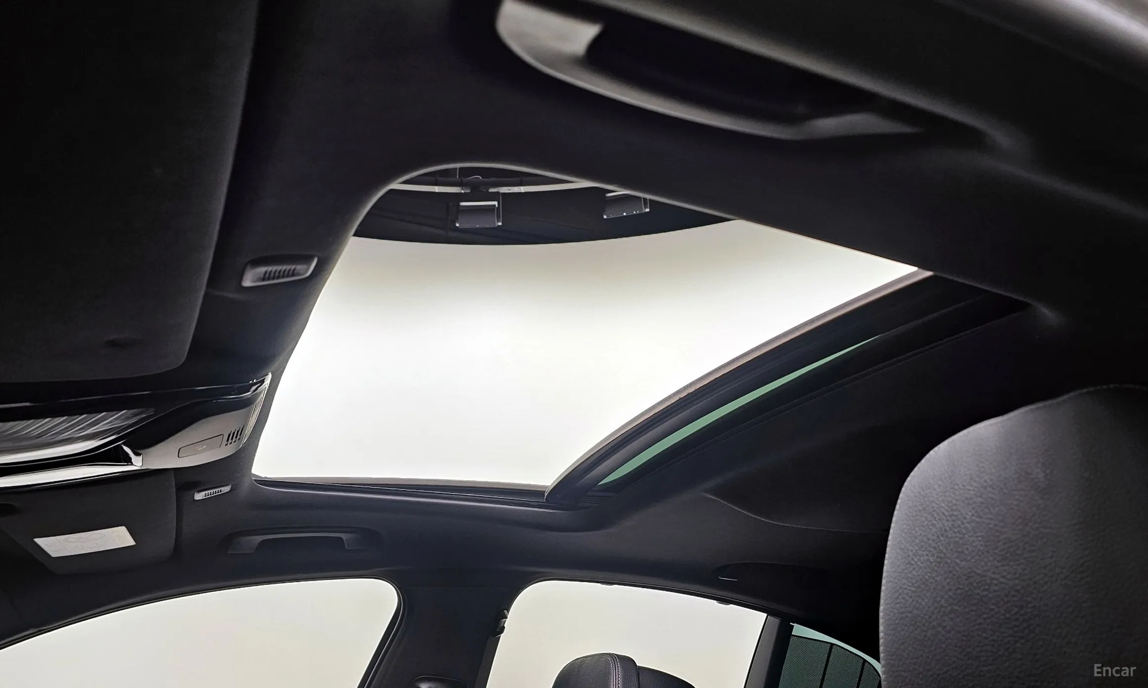 BMW 5 Series (G30) превью 19