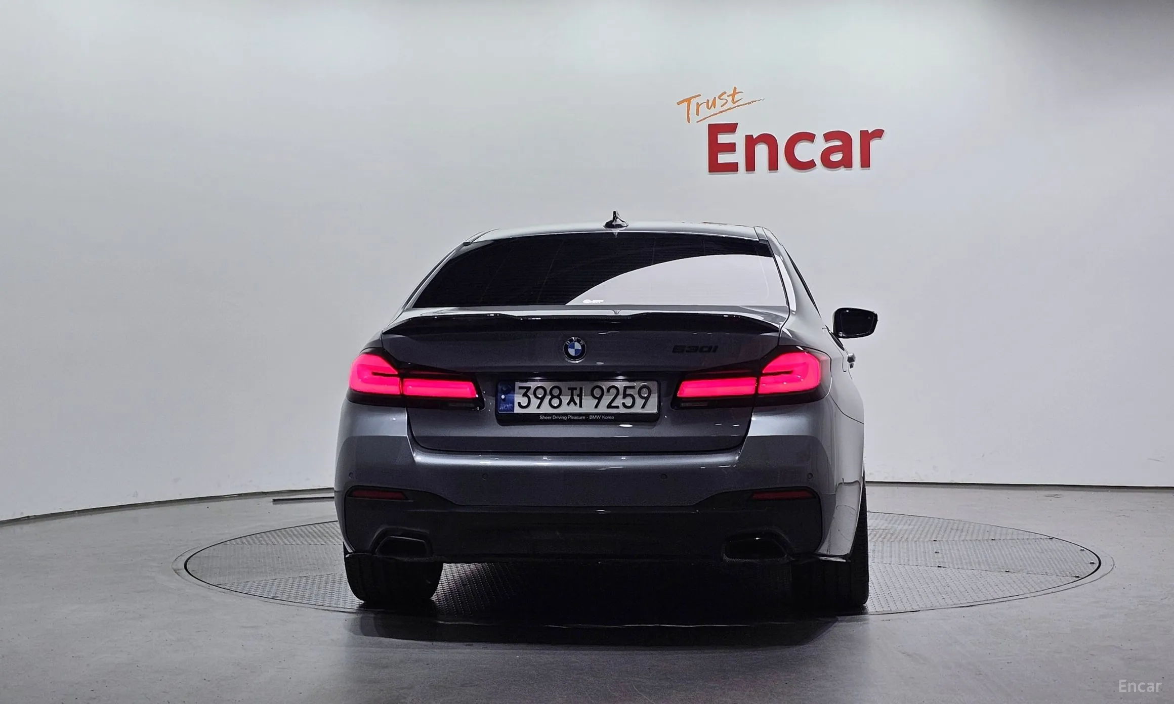 BMW 5 Series (G30) превью 4