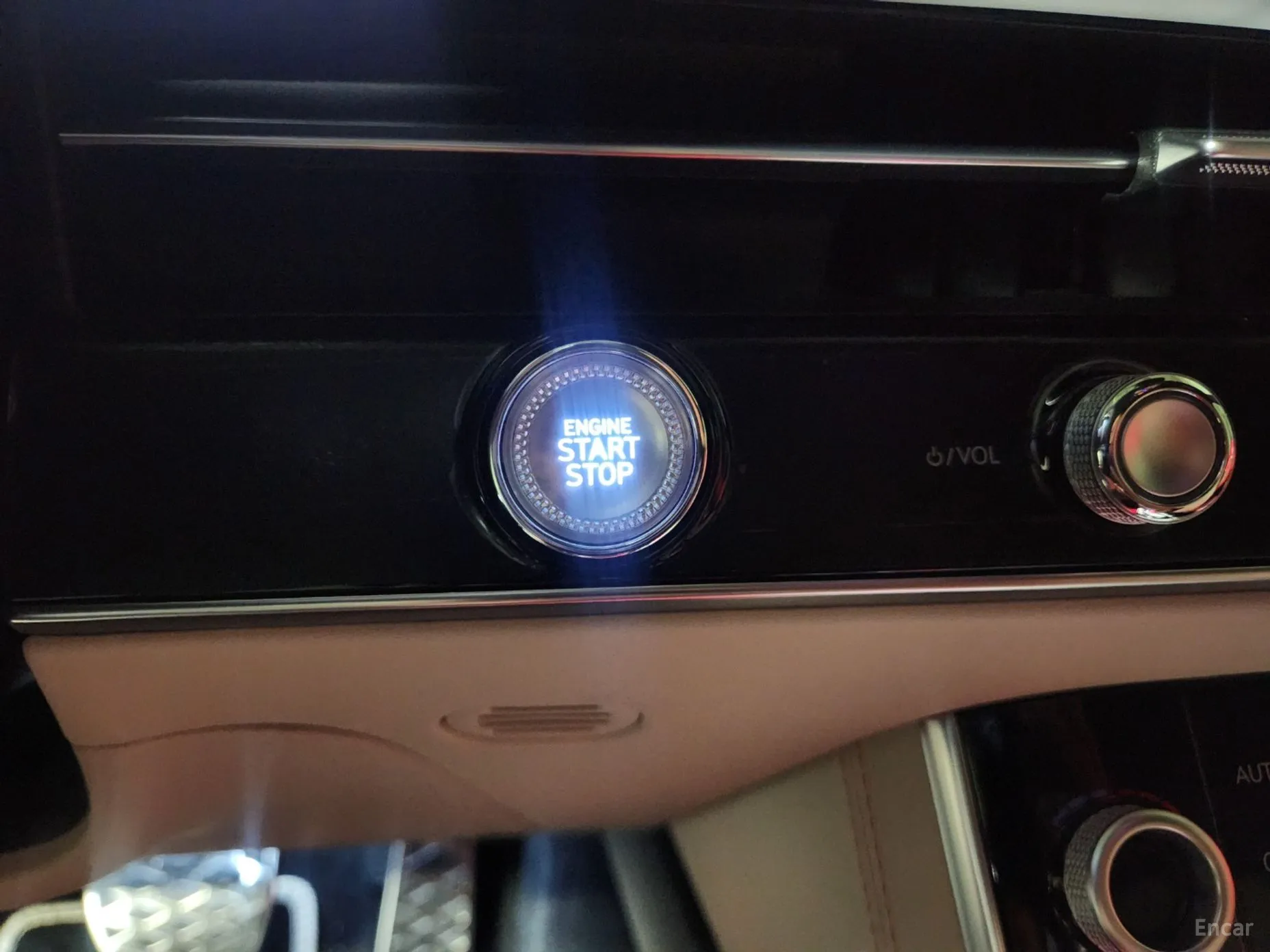 Genesis GV70 превью 18