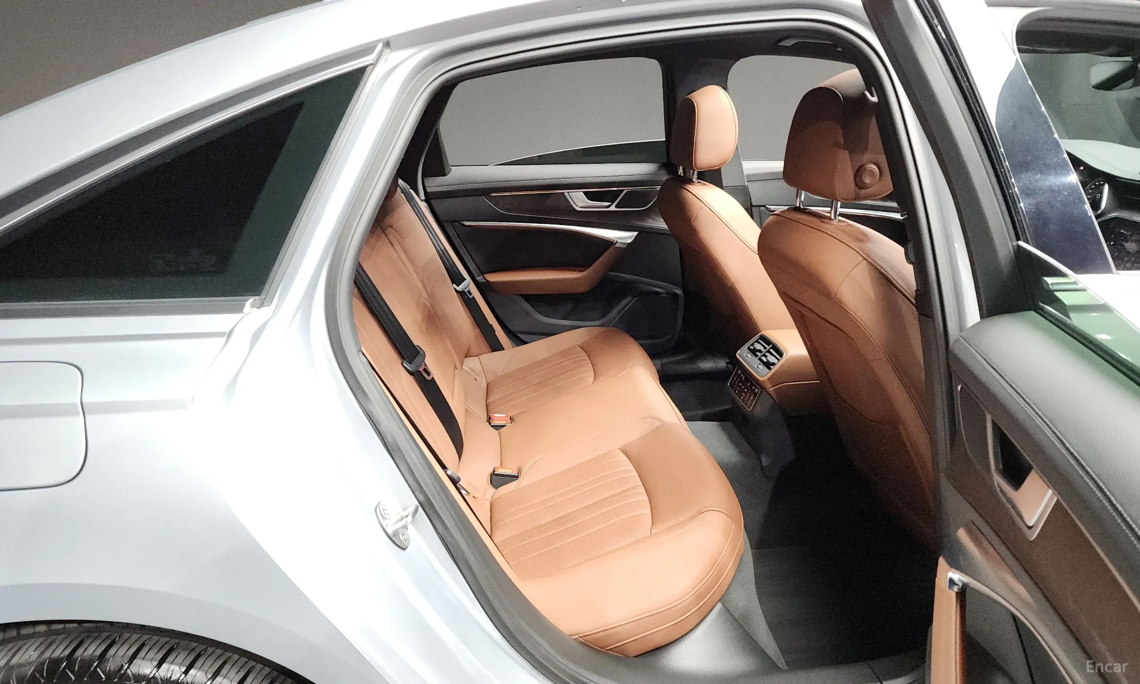 Audi A6 (C8) превью 12