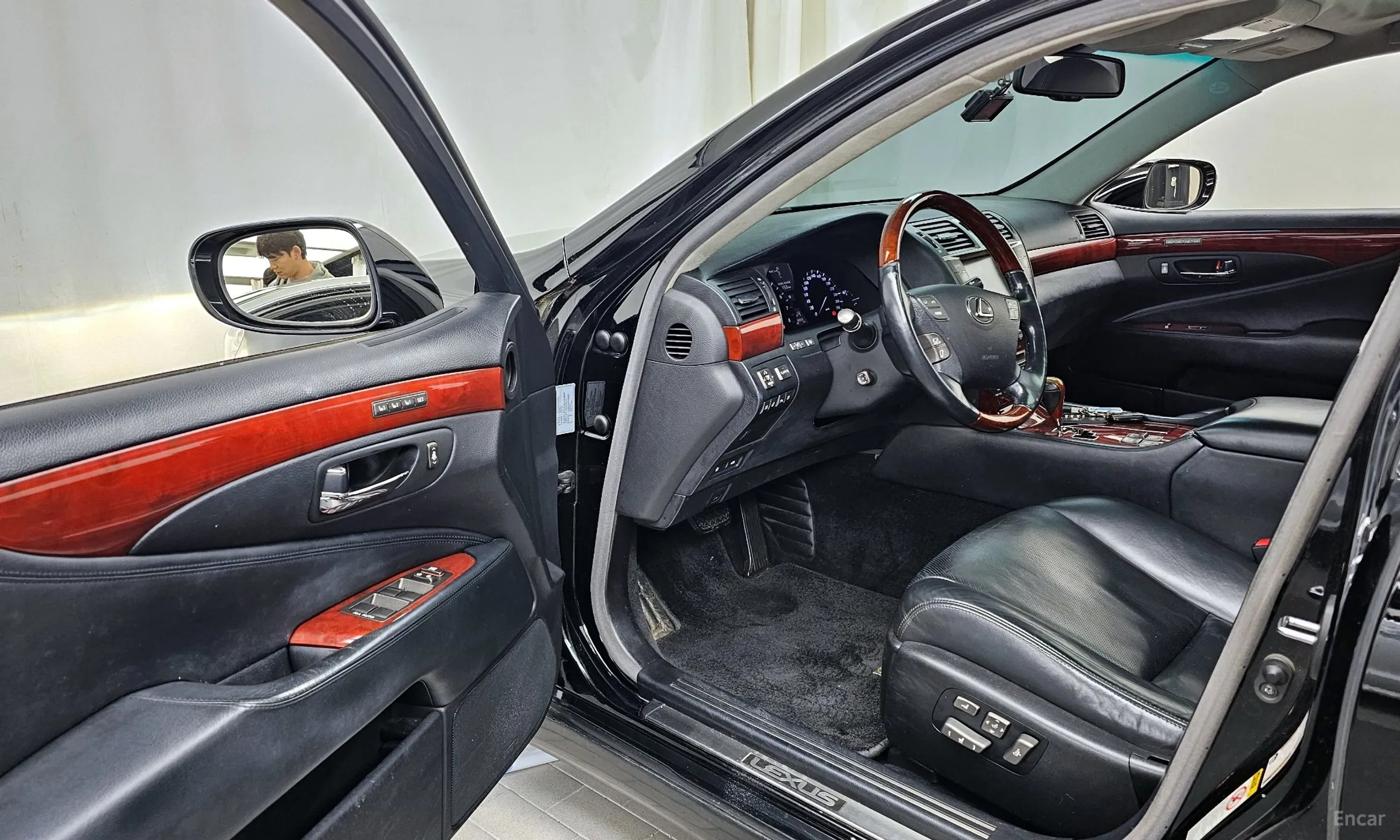 Lexus LS460L превью 10