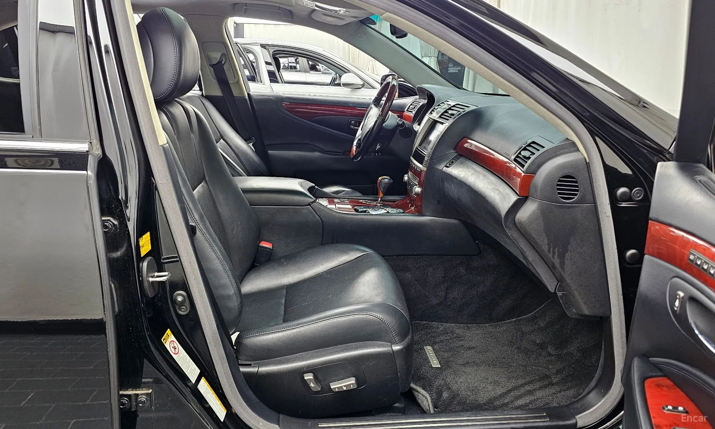 Lexus LS460L превью 11
