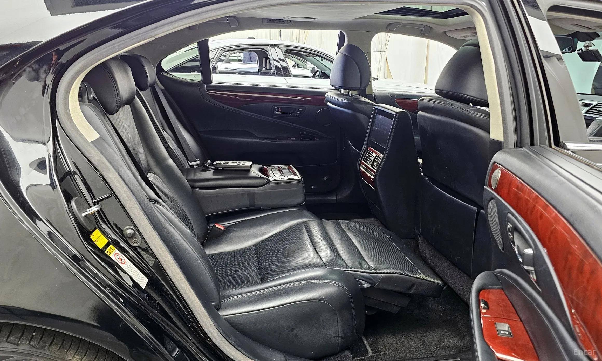 Lexus LS460L превью 12