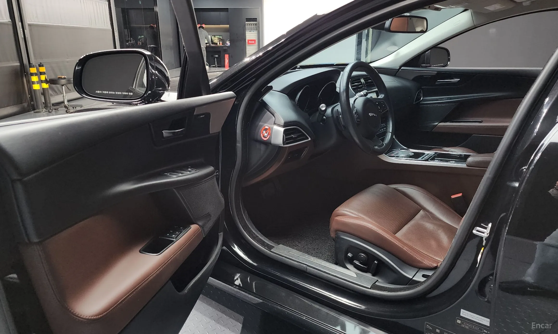 Jaguar XE превью 10