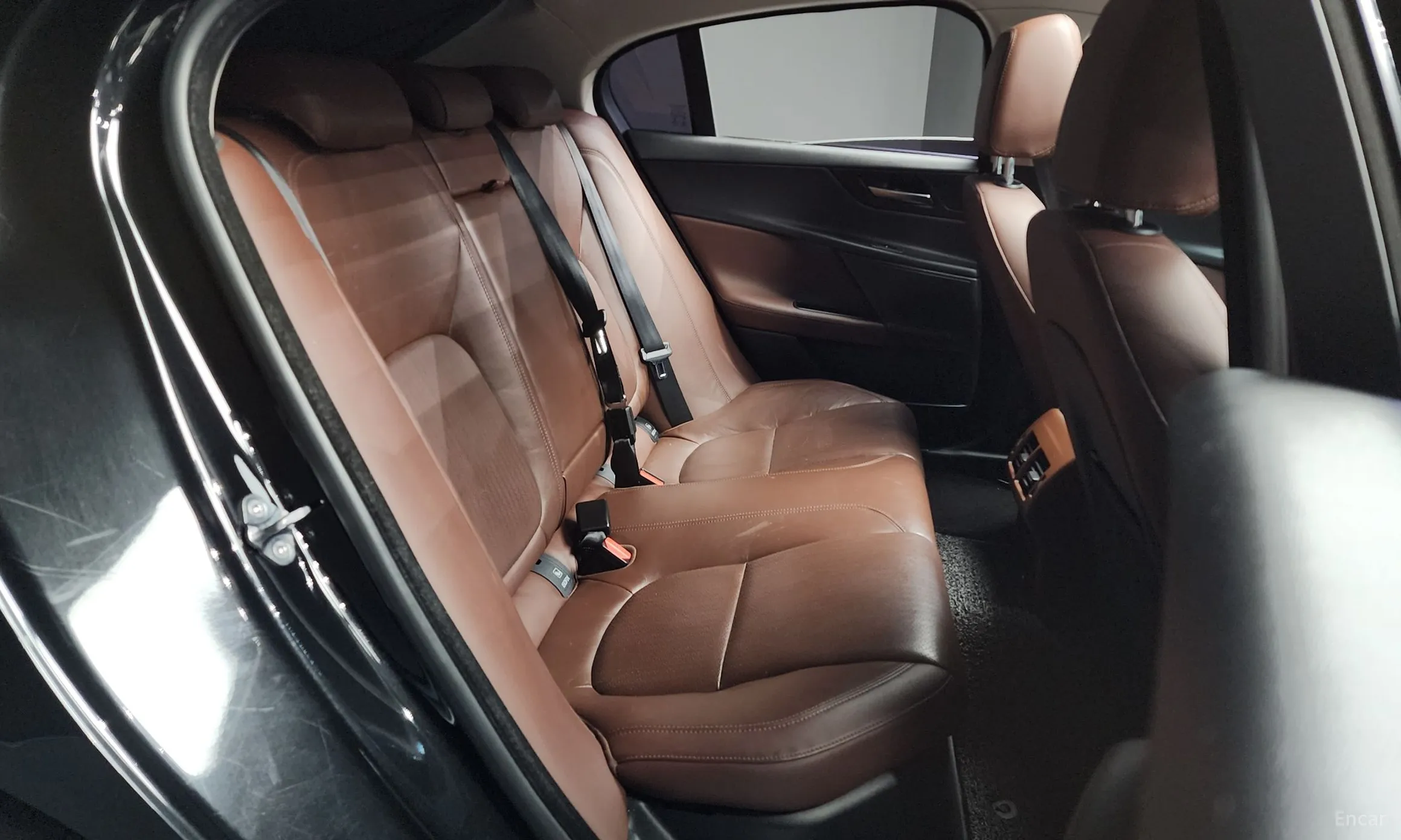 Jaguar XE превью 12