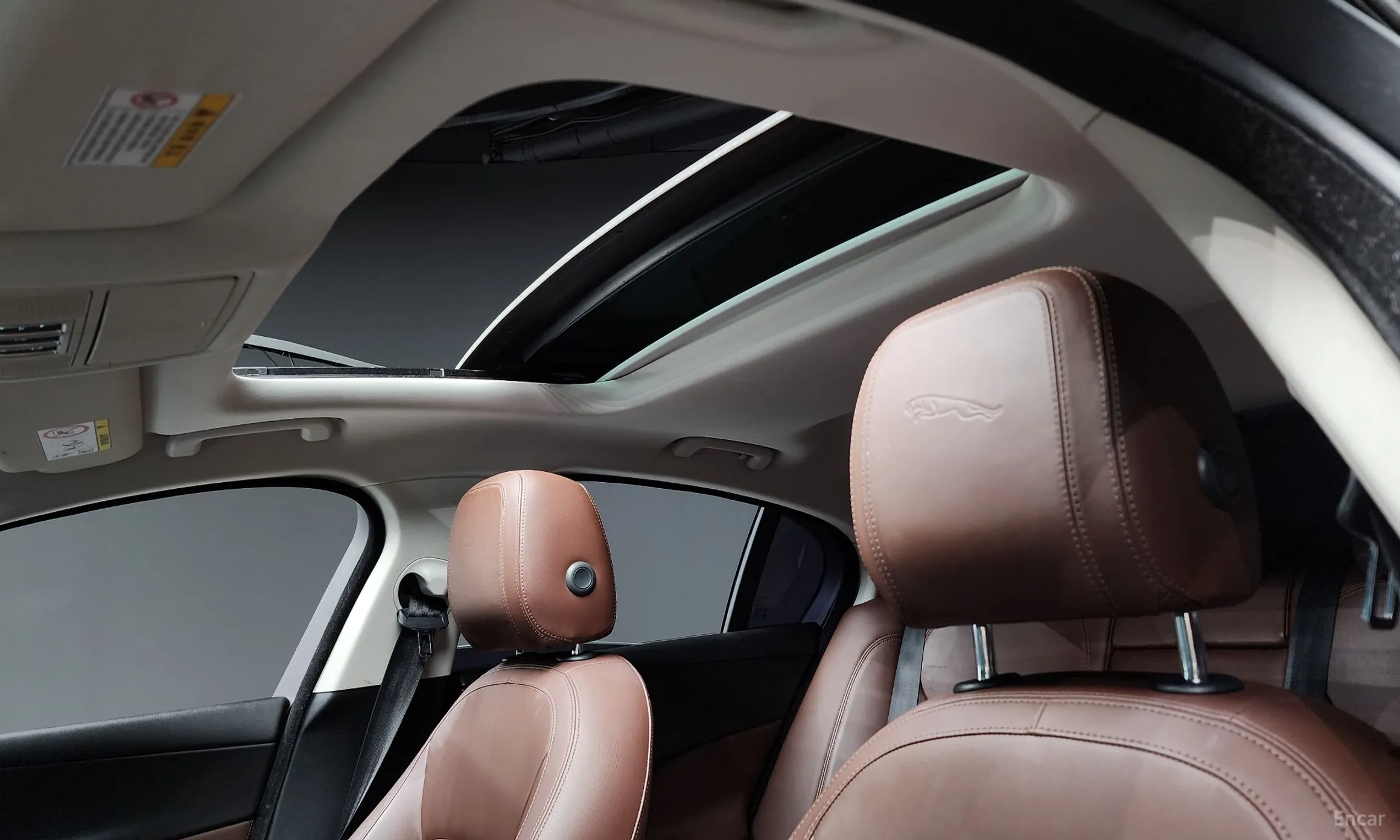 Jaguar XE превью 17