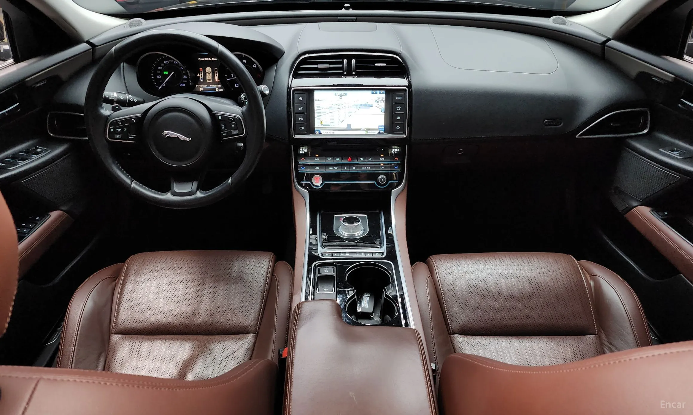 Jaguar XE превью 7