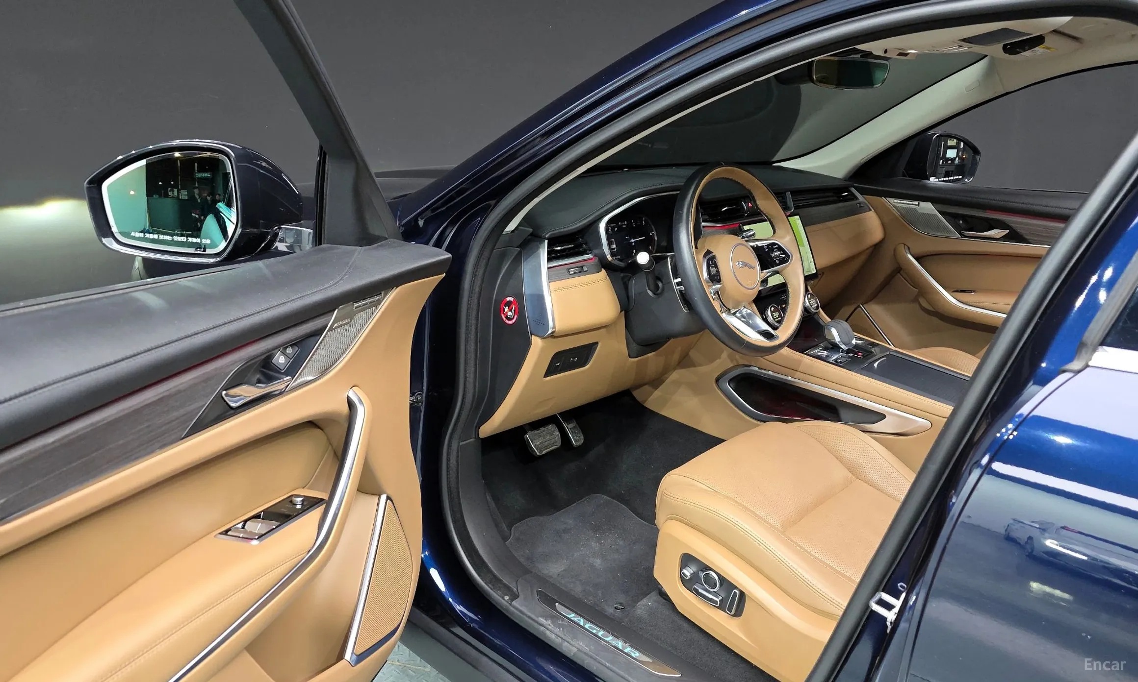 Jaguar F-PACE превью 10