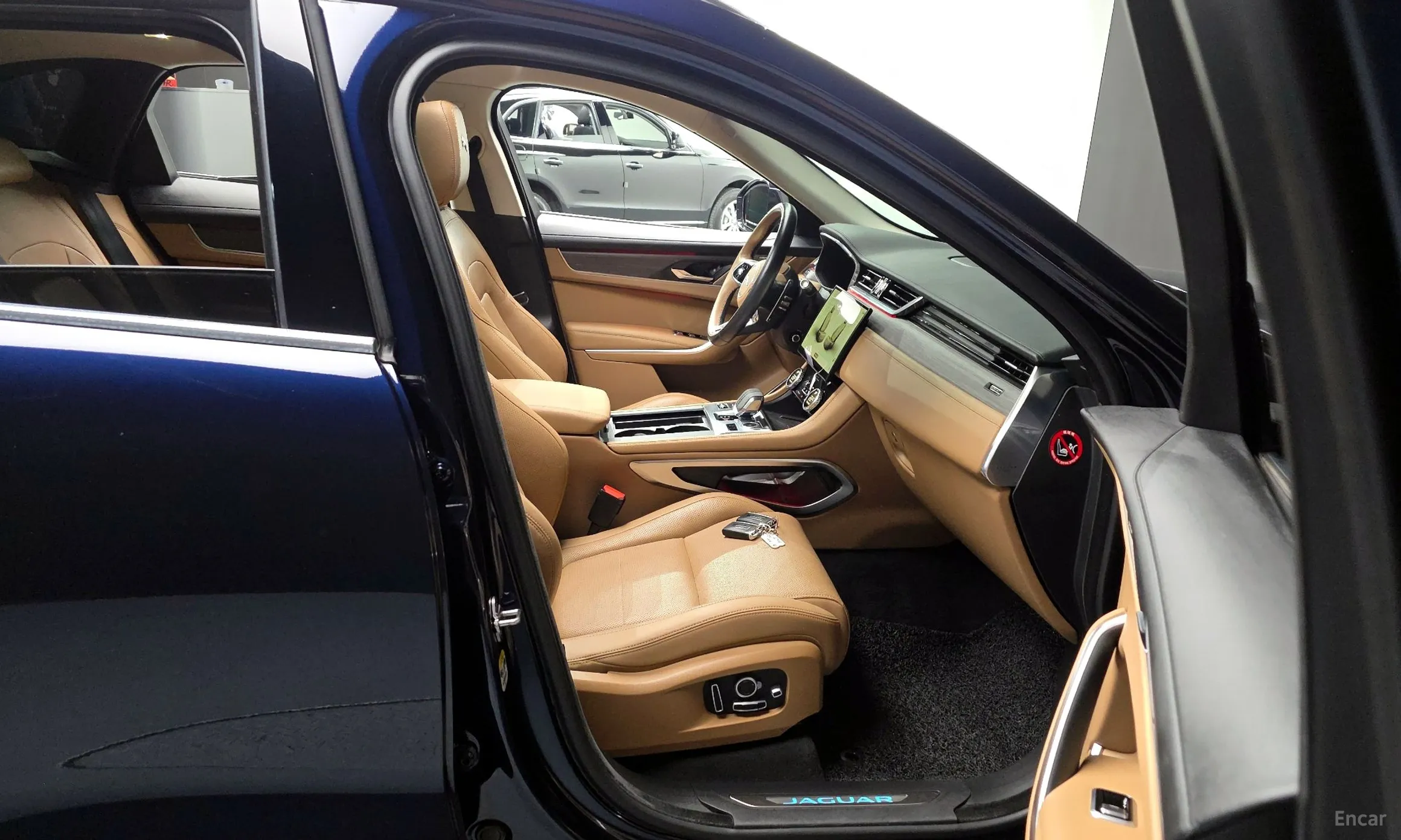Jaguar F-PACE превью 11
