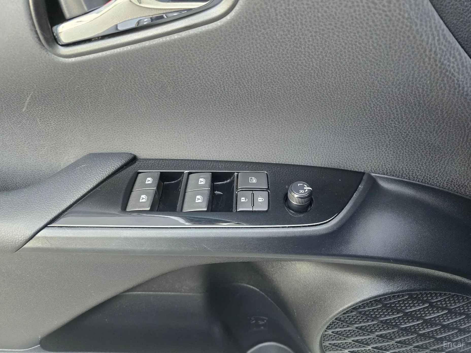 Toyota Prius 4th Generation превью 16