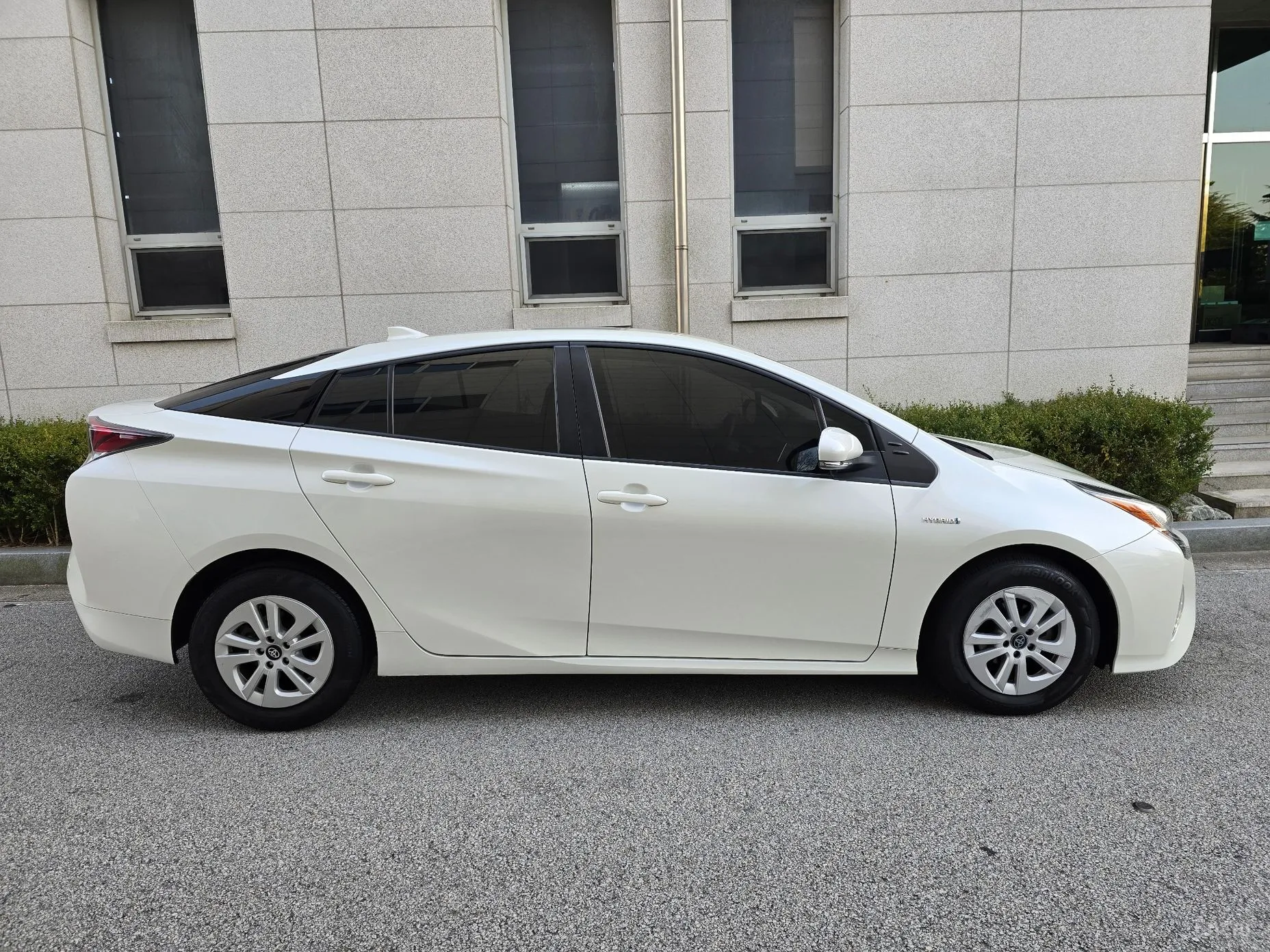Toyota Prius 4th Generation превью 3