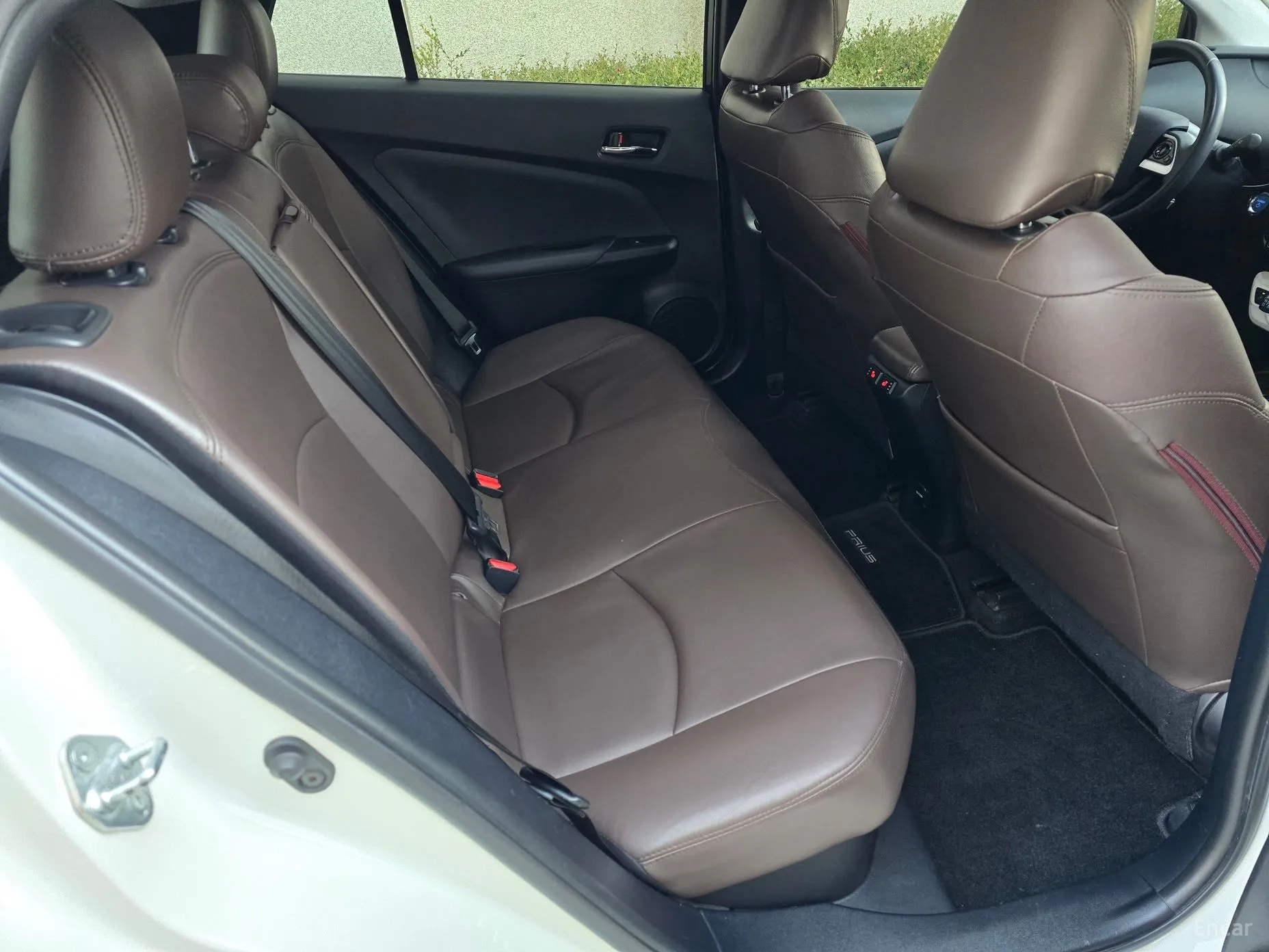 Toyota Prius 4th Generation превью 9