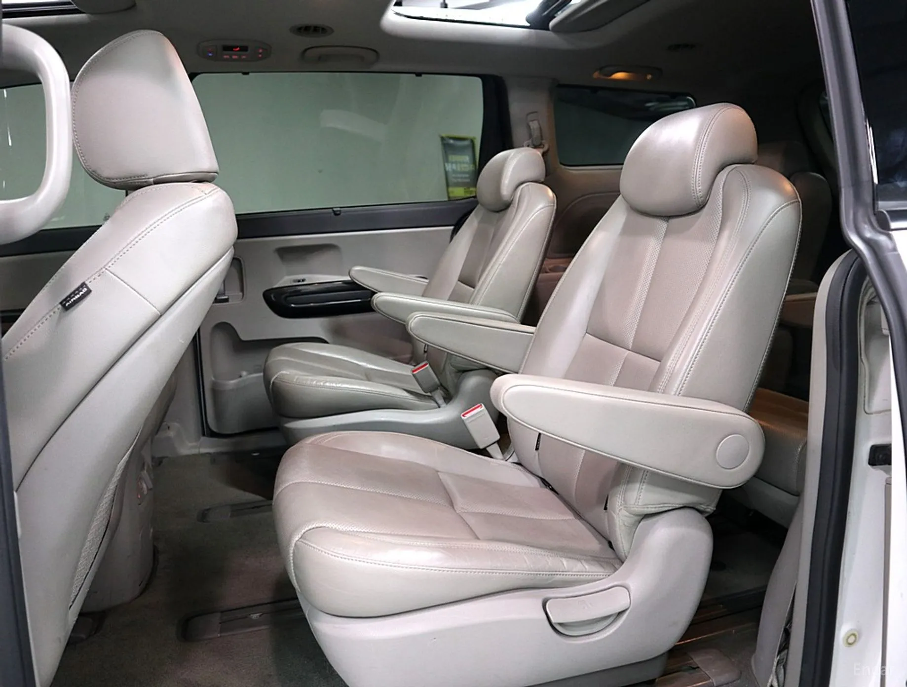 Kia Carnival превью 10