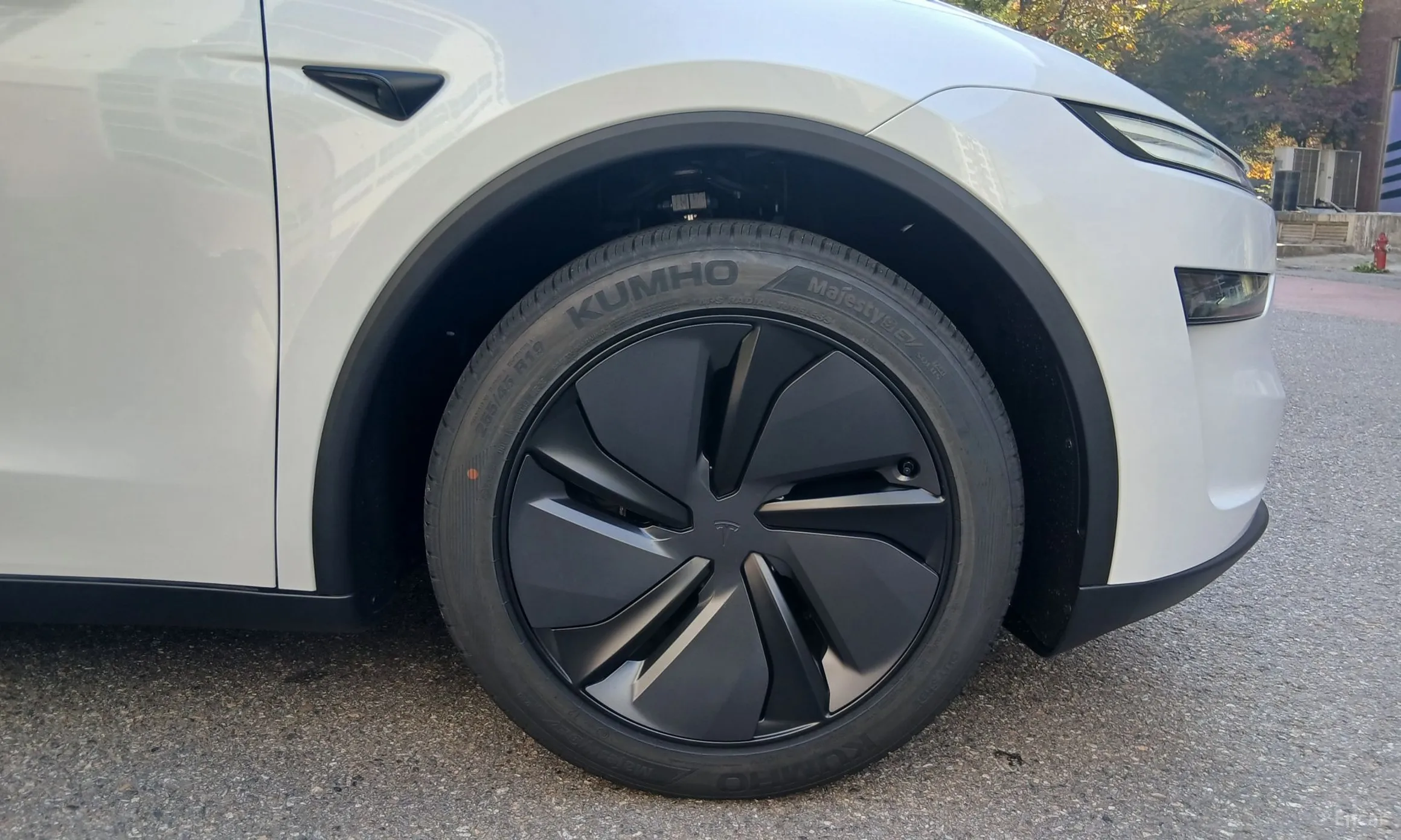 Tesla Model Y превью 18