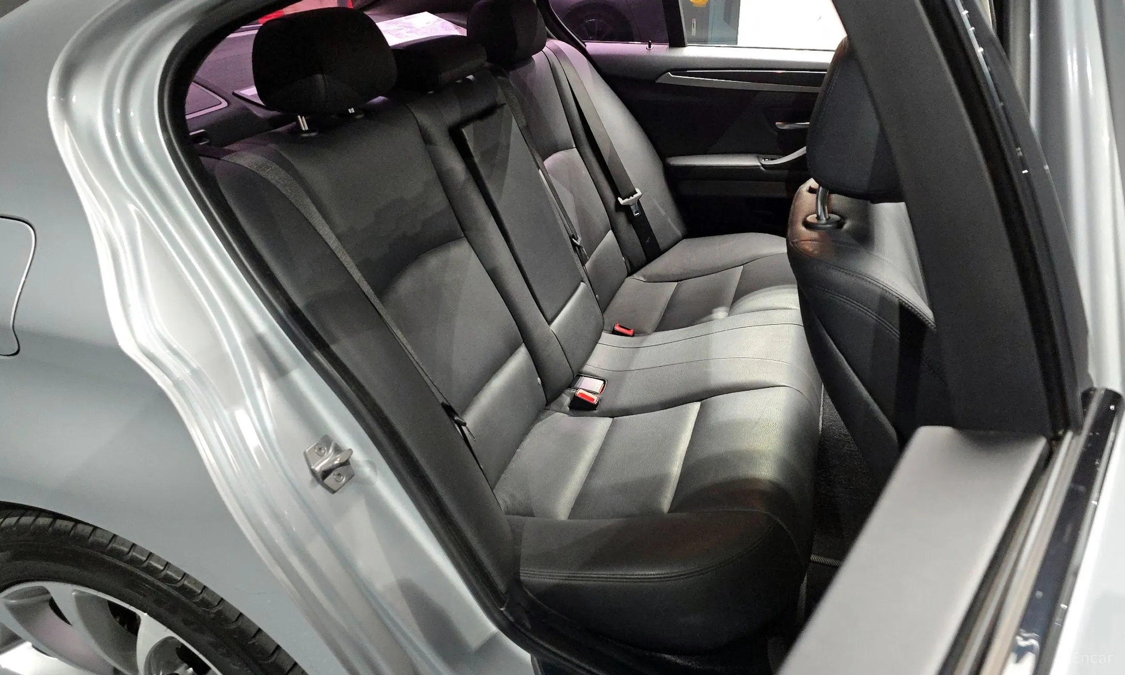 BMW 5 Series (F10) превью 12