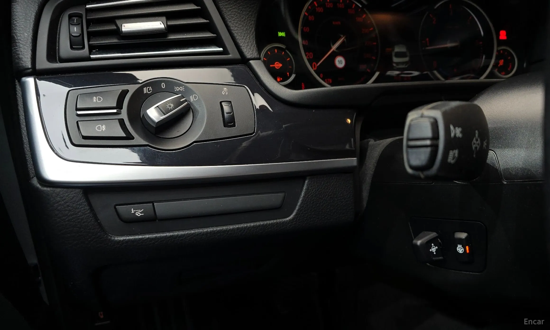 BMW 5 Series (F10) превью 16