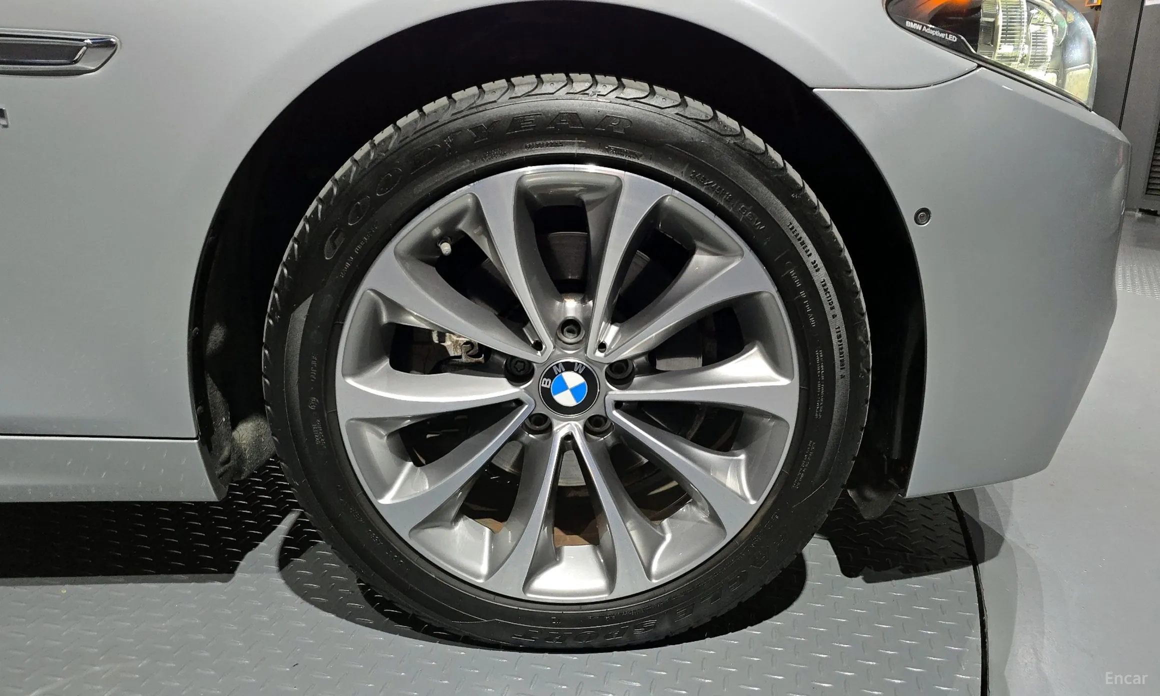 BMW 5 Series (F10) превью 5
