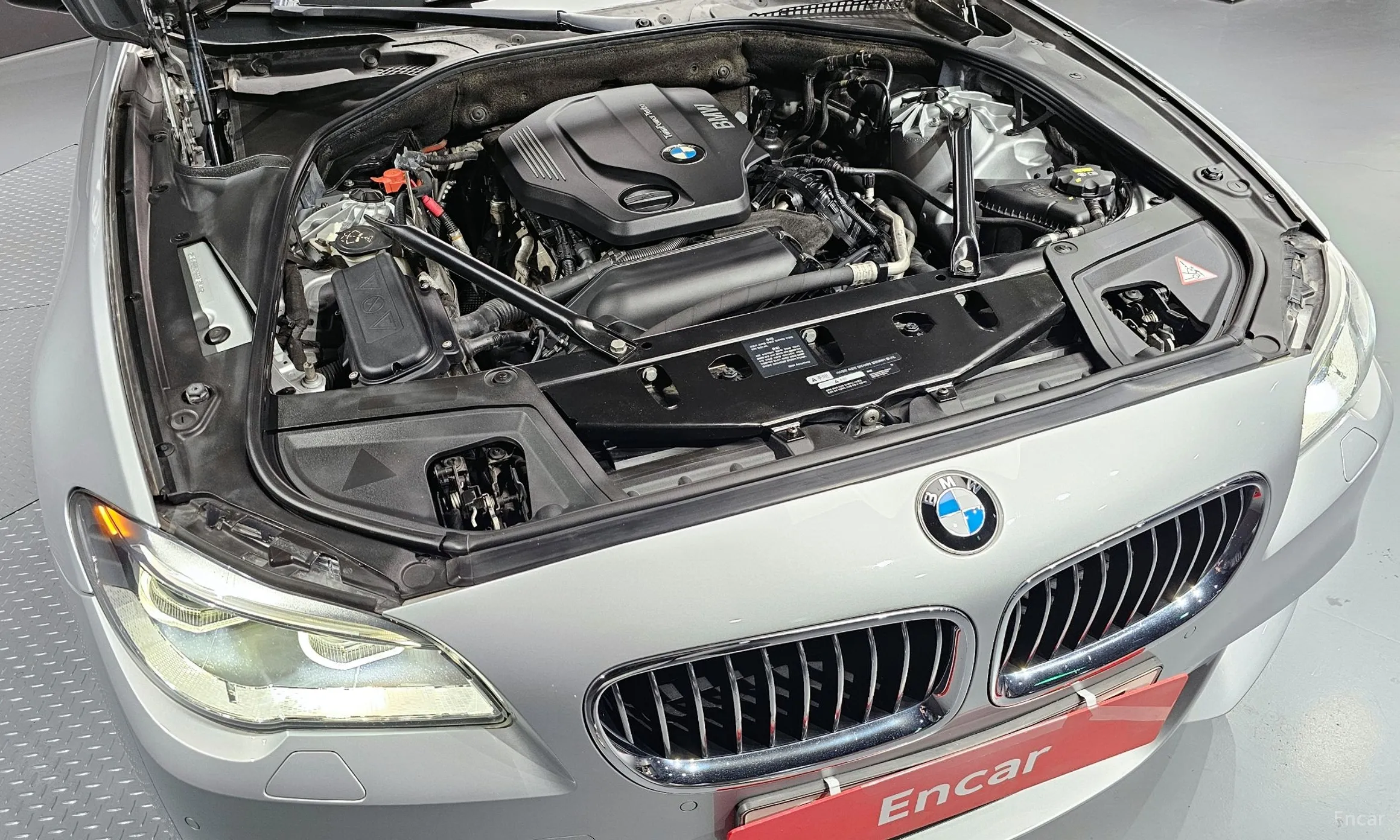 BMW 5 Series (F10) превью 6