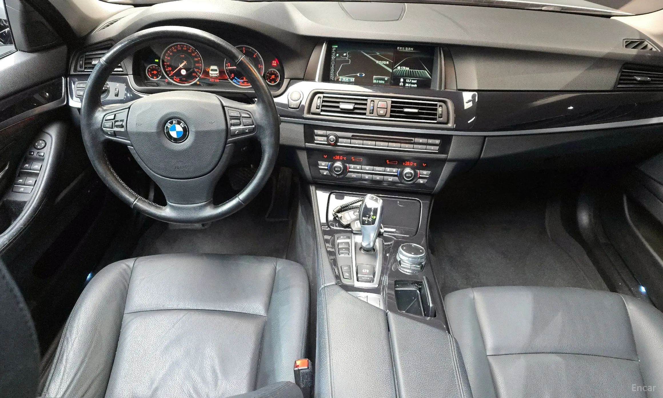 BMW 5 Series (F10) превью 7