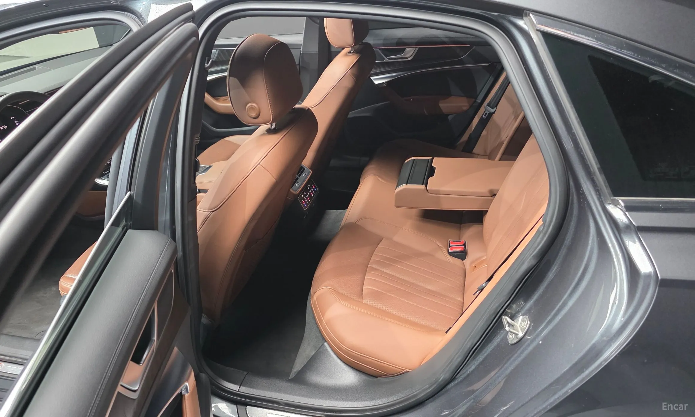Audi A6 (C8) превью 11