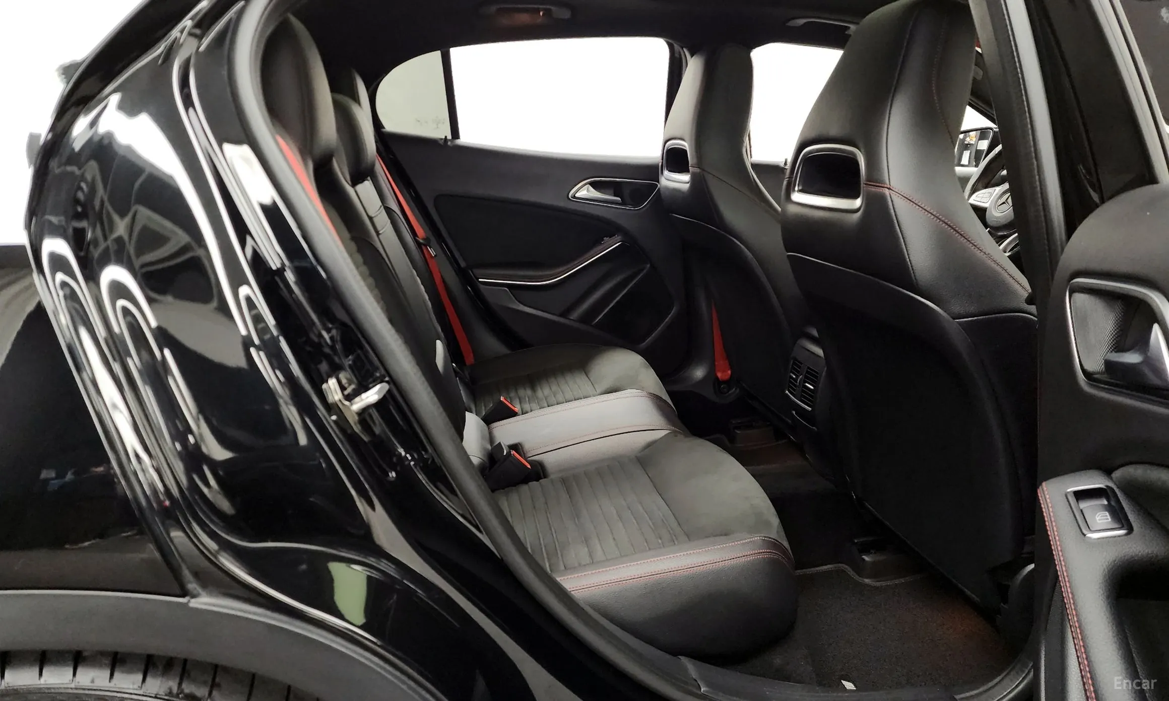 Mercedes Benz GLA-Class X156 превью 12