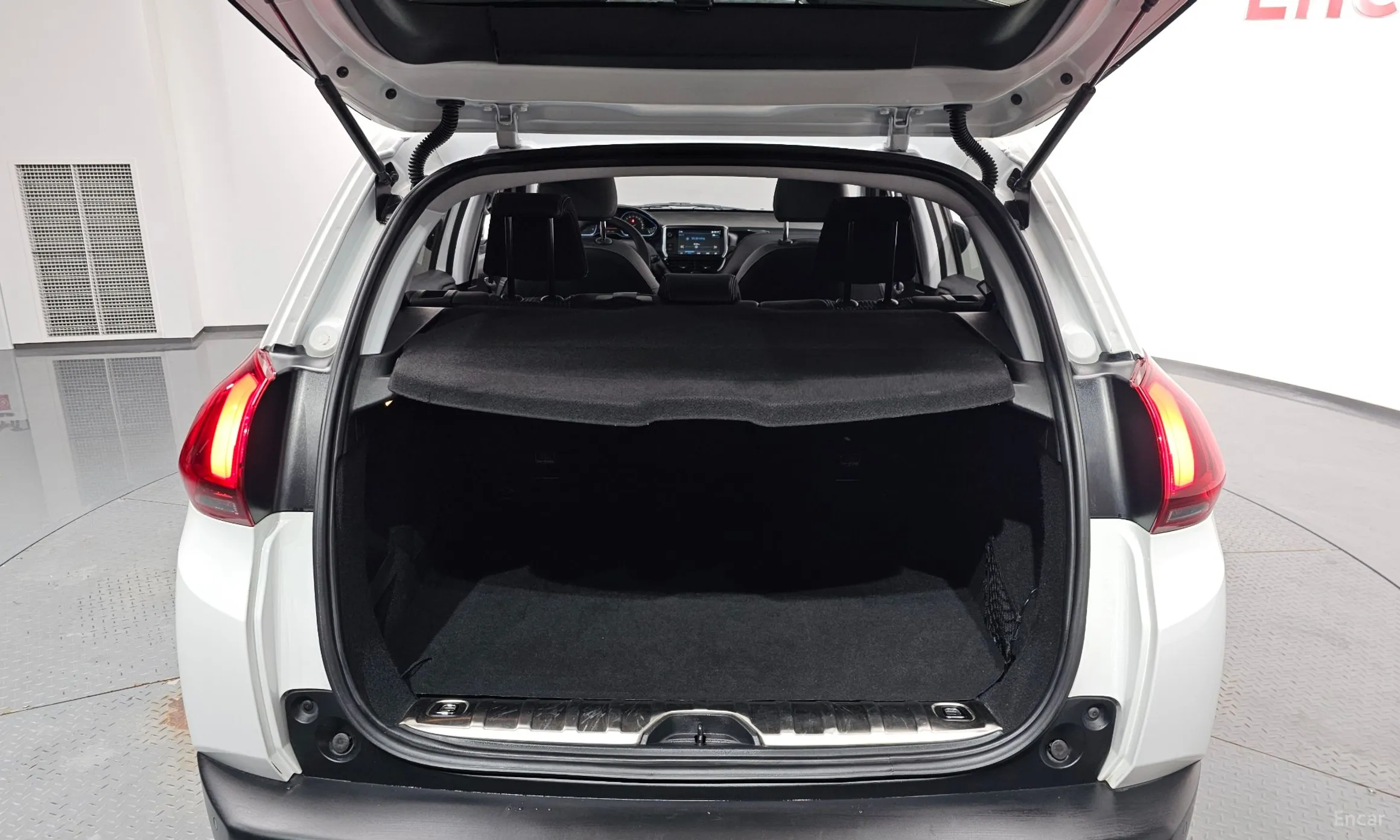 Peugeot 2008. превью 20