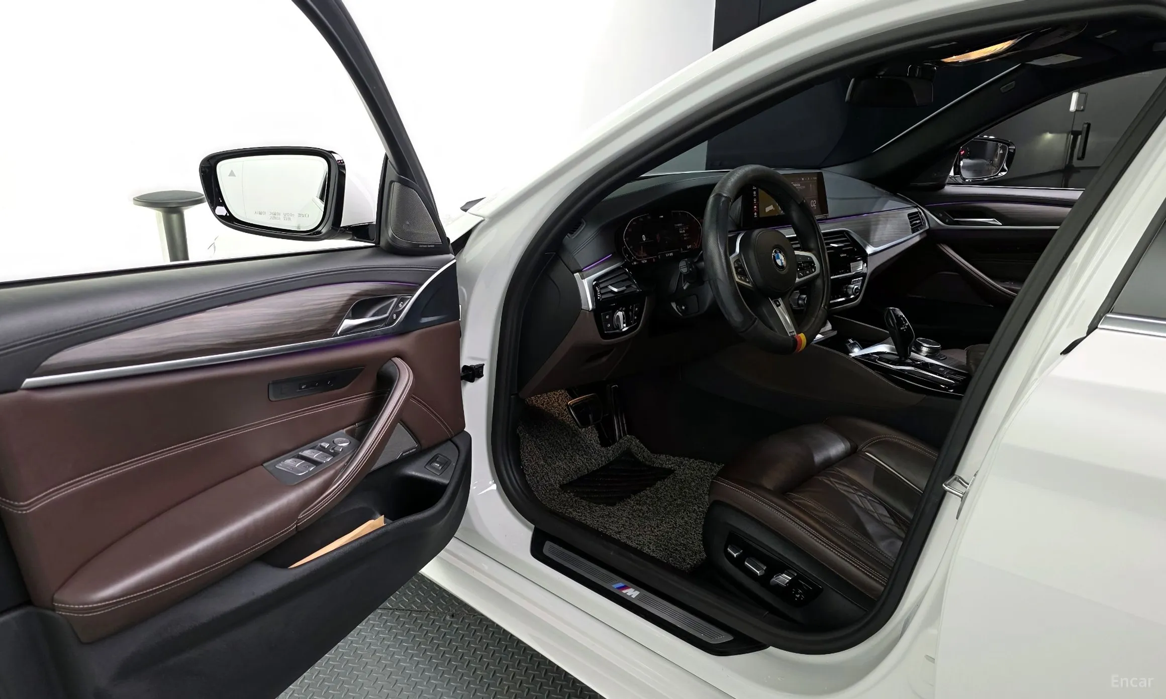 BMW 5 Series (G30) превью 10