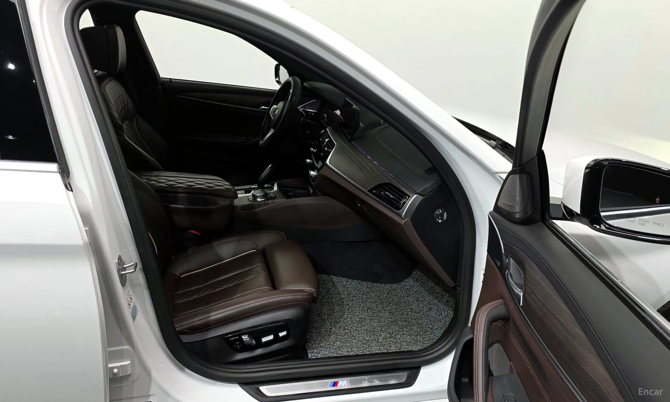 BMW 5 Series (G30) превью 11