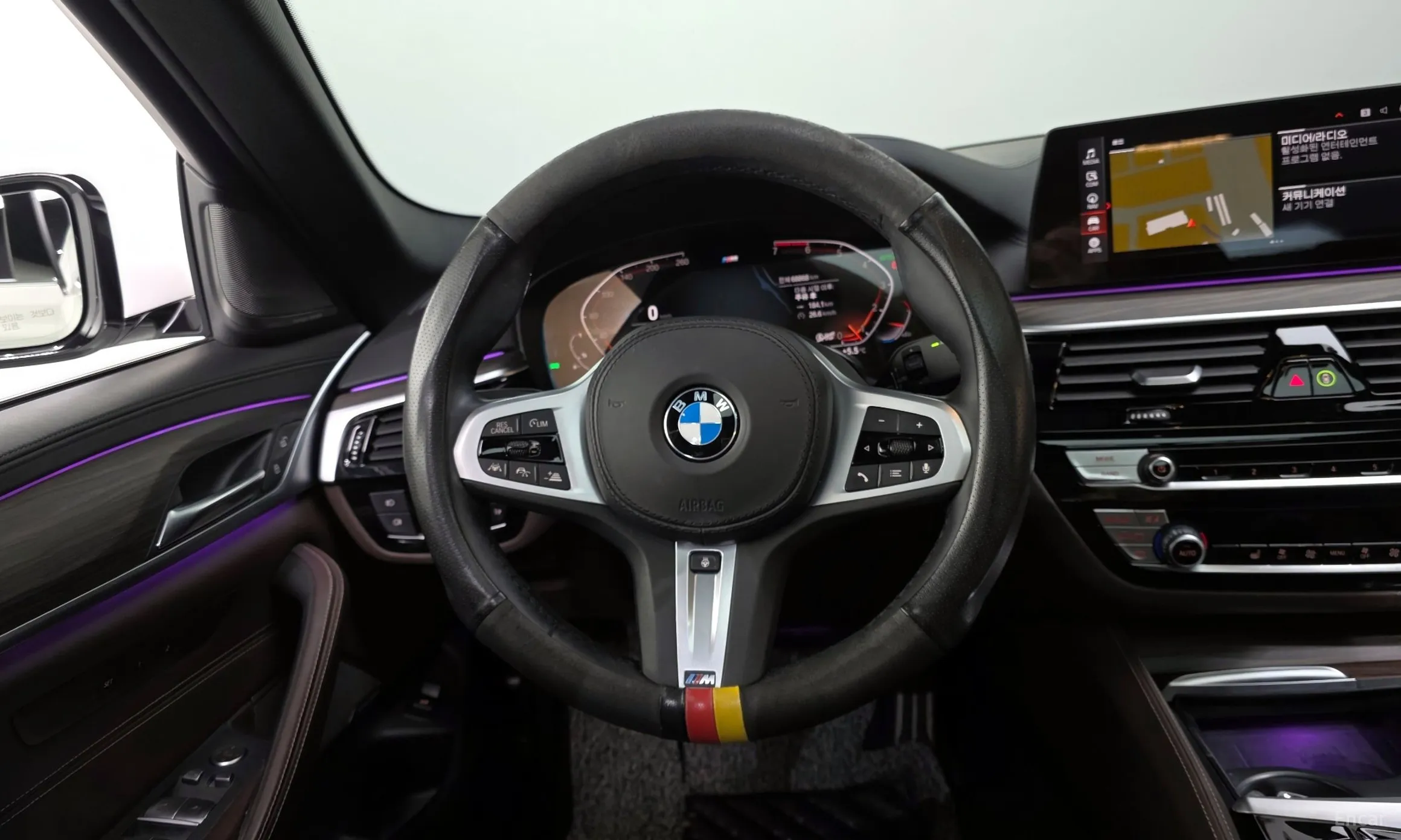 BMW 5 Series (G30) превью 13