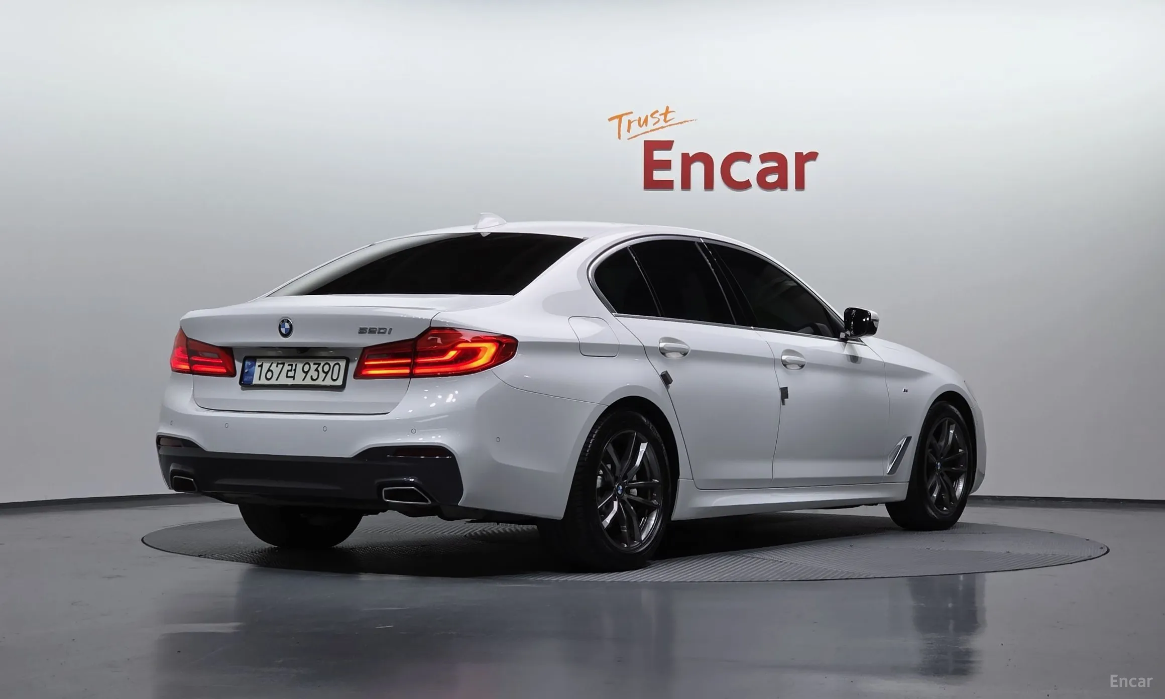 BMW 5 Series (G30) превью 2