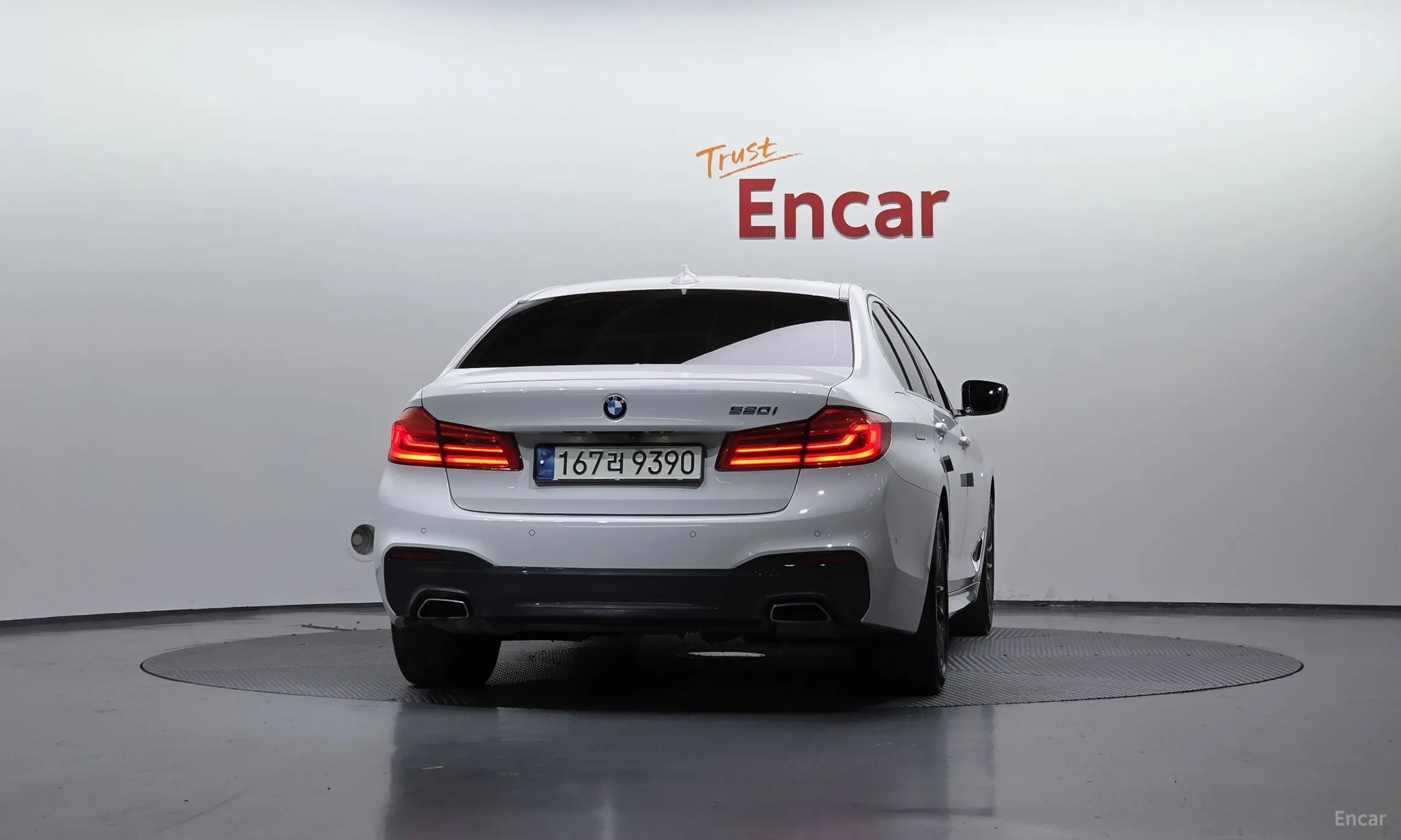 BMW 5 Series (G30) превью 4