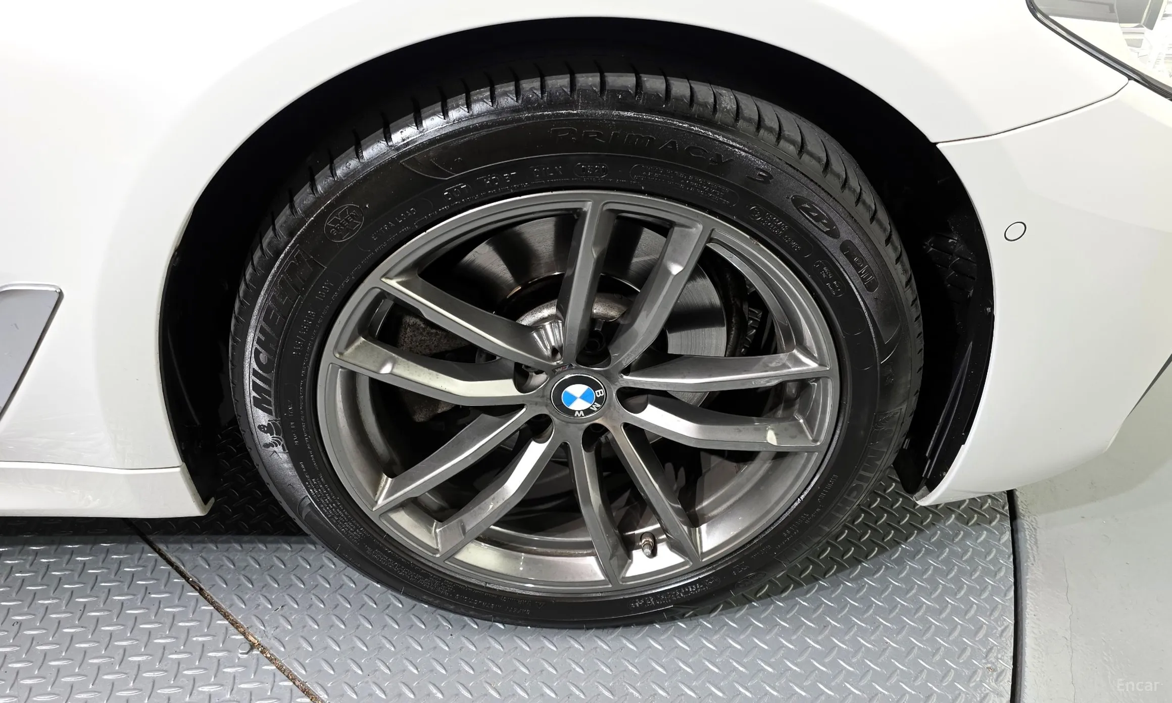 BMW 5 Series (G30) превью 5